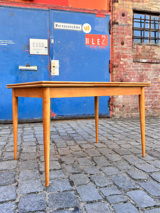 Ausziehbarer Esstisch Buche von Alma Tische