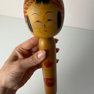 Japanische Kokeshi Holzfigur handbemalt