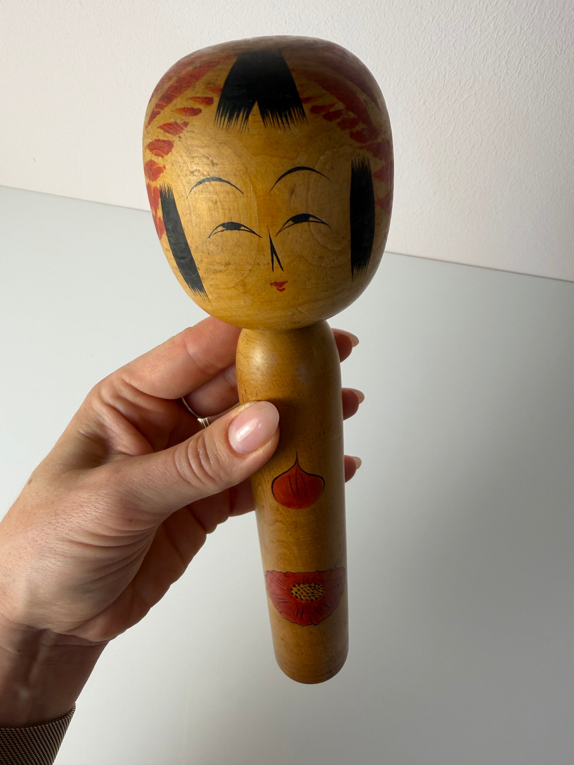 Japanische Kokeshi Holzfigur handbemalt