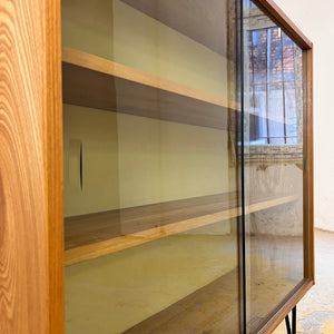 Vitrine / Bücherregal mit Glastüren Typ 605 auf Hairpinlegs von Herbert Eilenberg für Hellerau