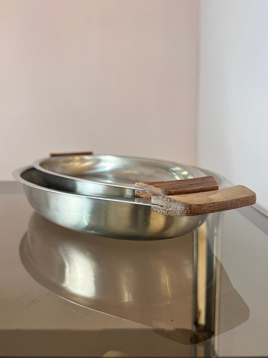 Set: 2 Tabletts Edelstahl mit Teak Griffen von VOSS