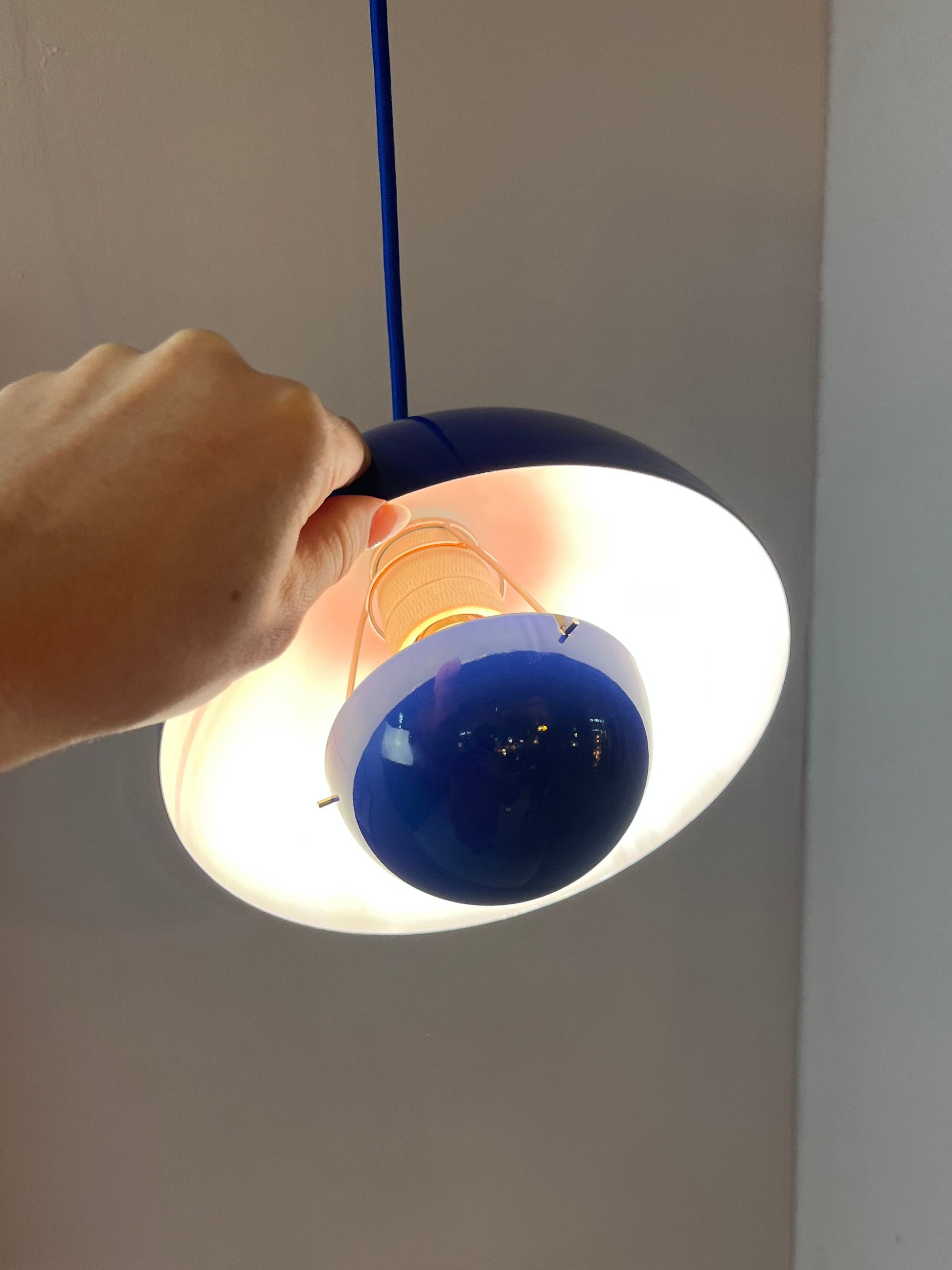 Hängelampe Flowerpot blau Emaille von Verner Panton für Louis Poulsen