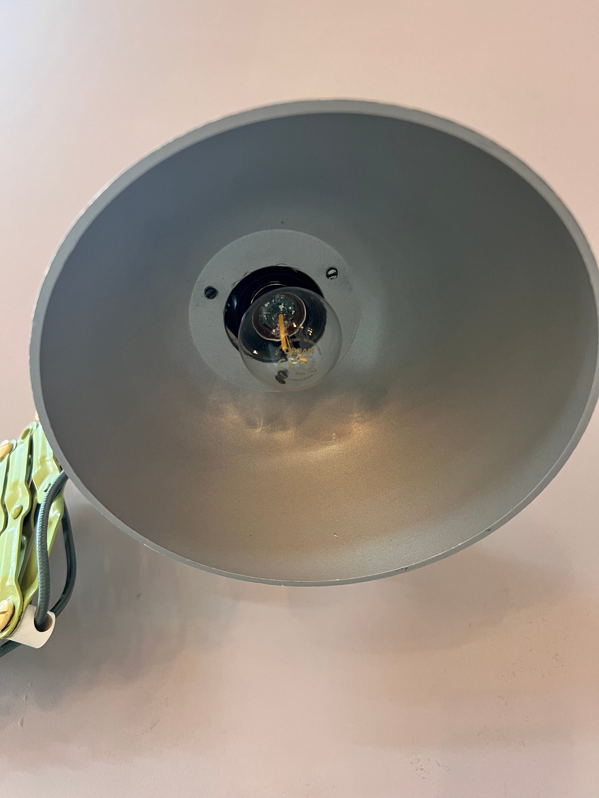 Scherenlampe mint creme von VEB Zweckleuchtenbau Dresden