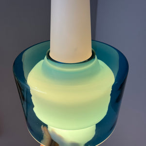 Hängelampe blau weiß Opalglas von Hyllinge Glasbruk