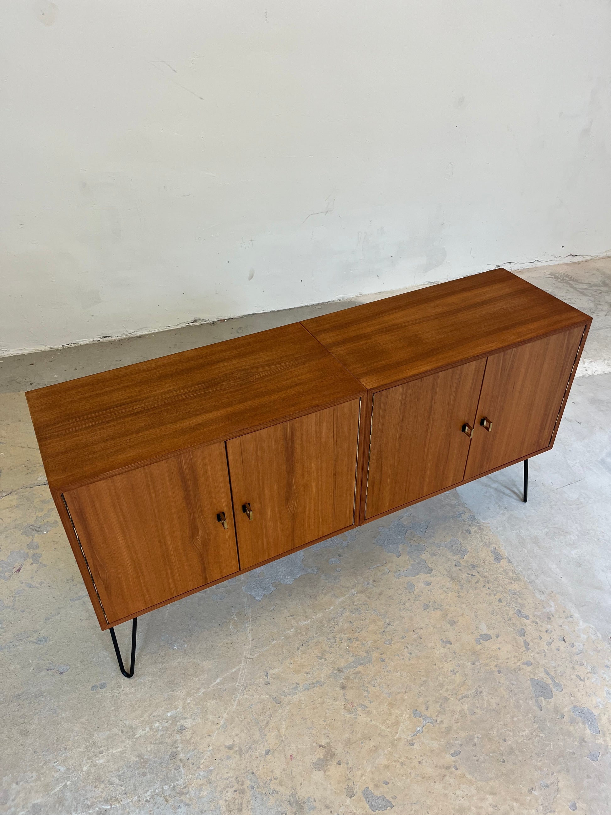Sideboard Teak mit Flügeltüren & Messinggriffen