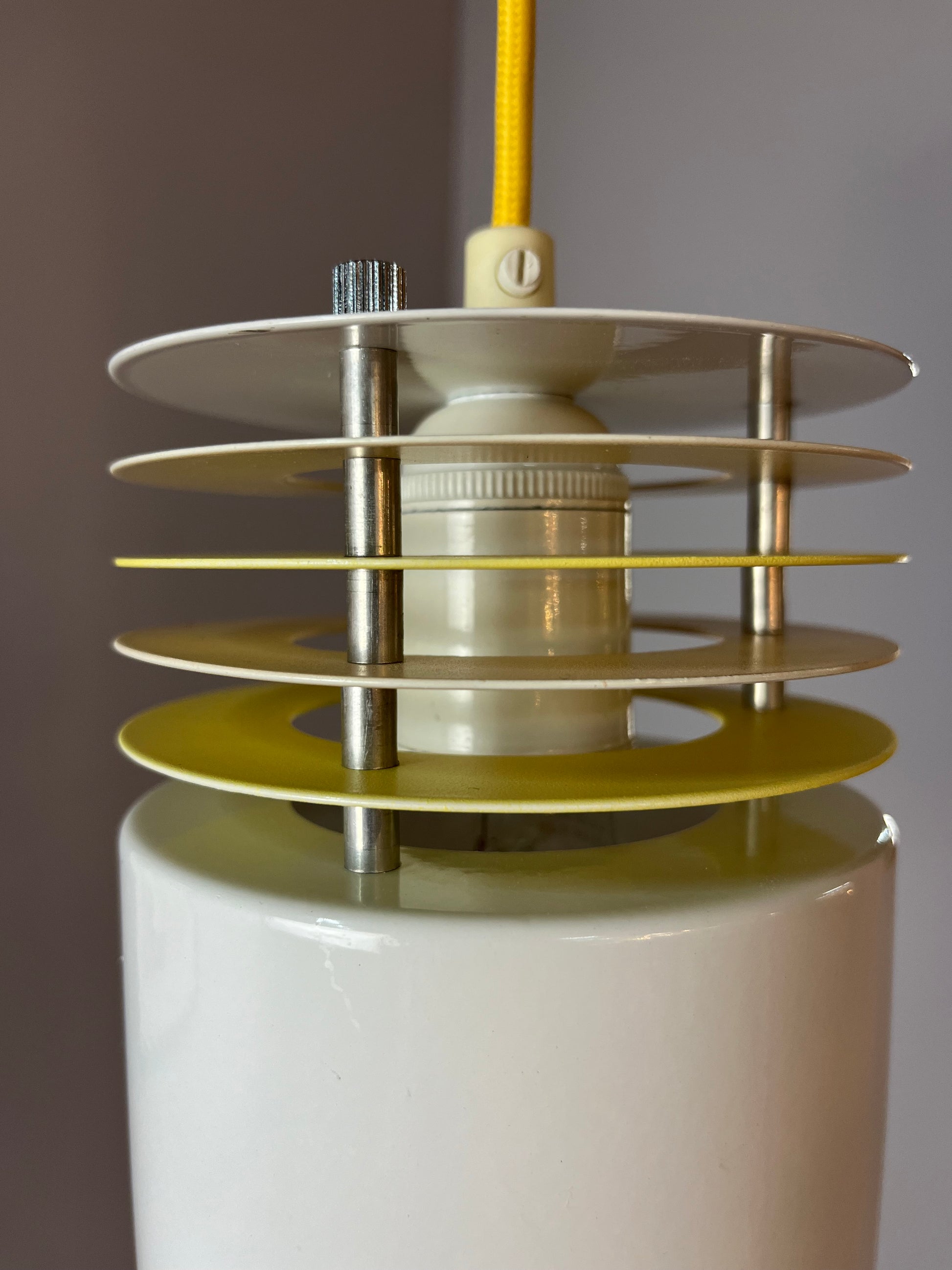 Hängelampe neu lackiert weiß gelb