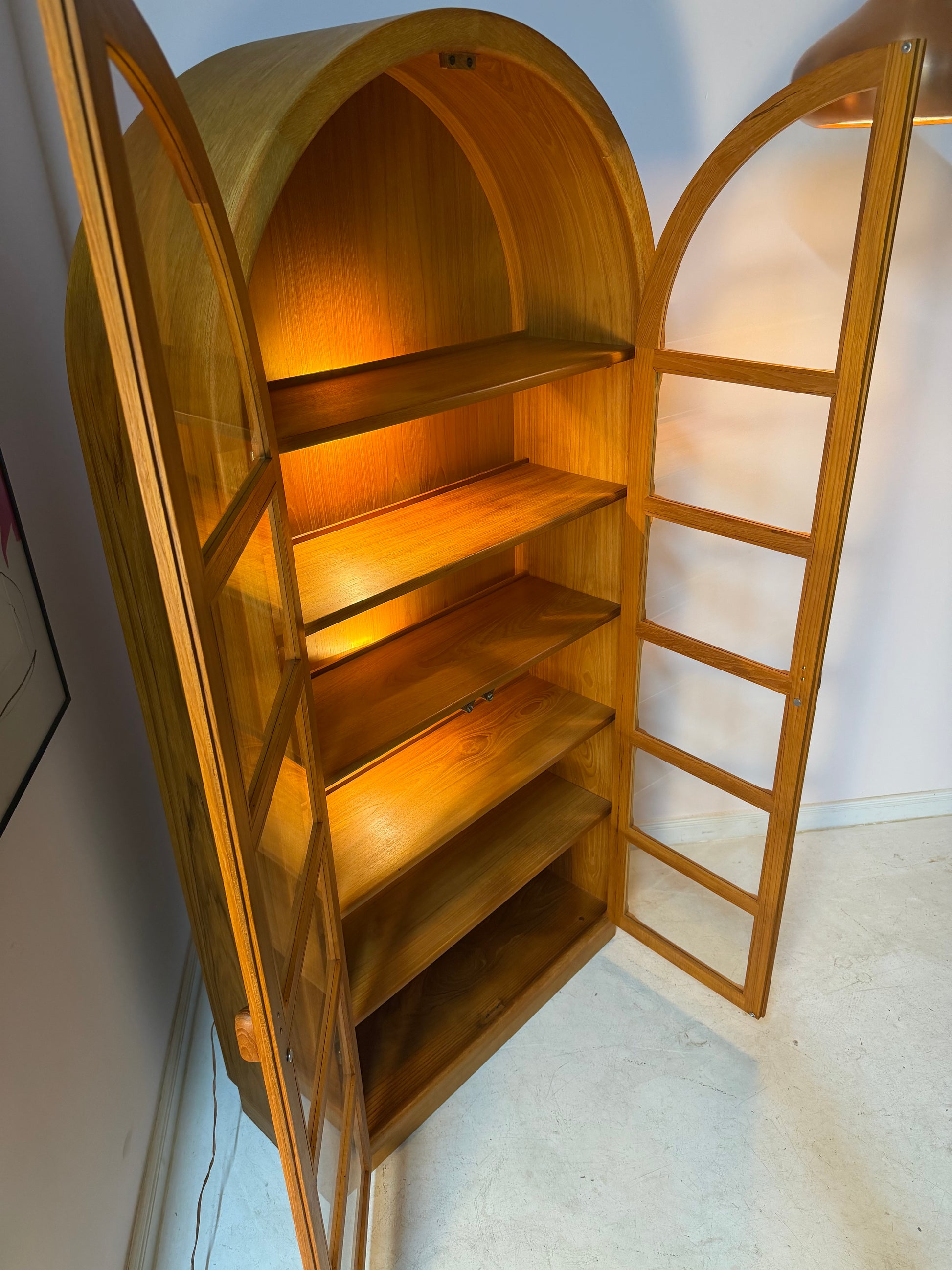Rundbogen Vitrine Teak von Dyrlund