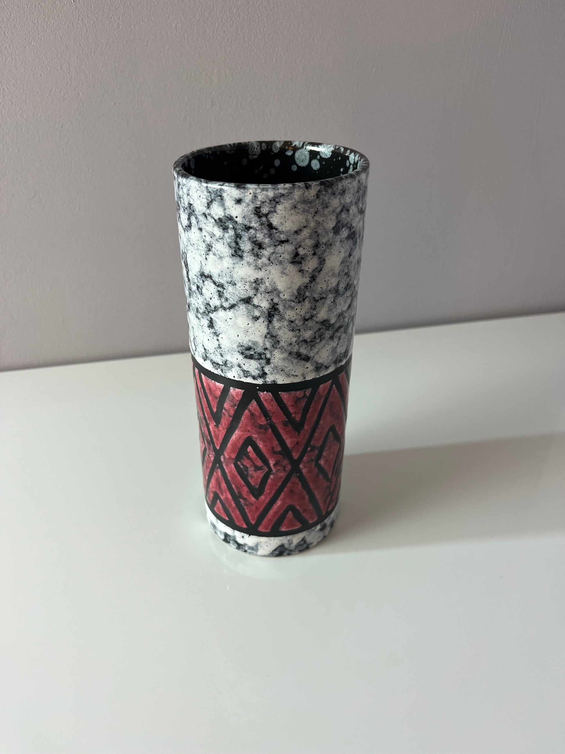 Vase 896/0 rot weiß von Strehla Keramik