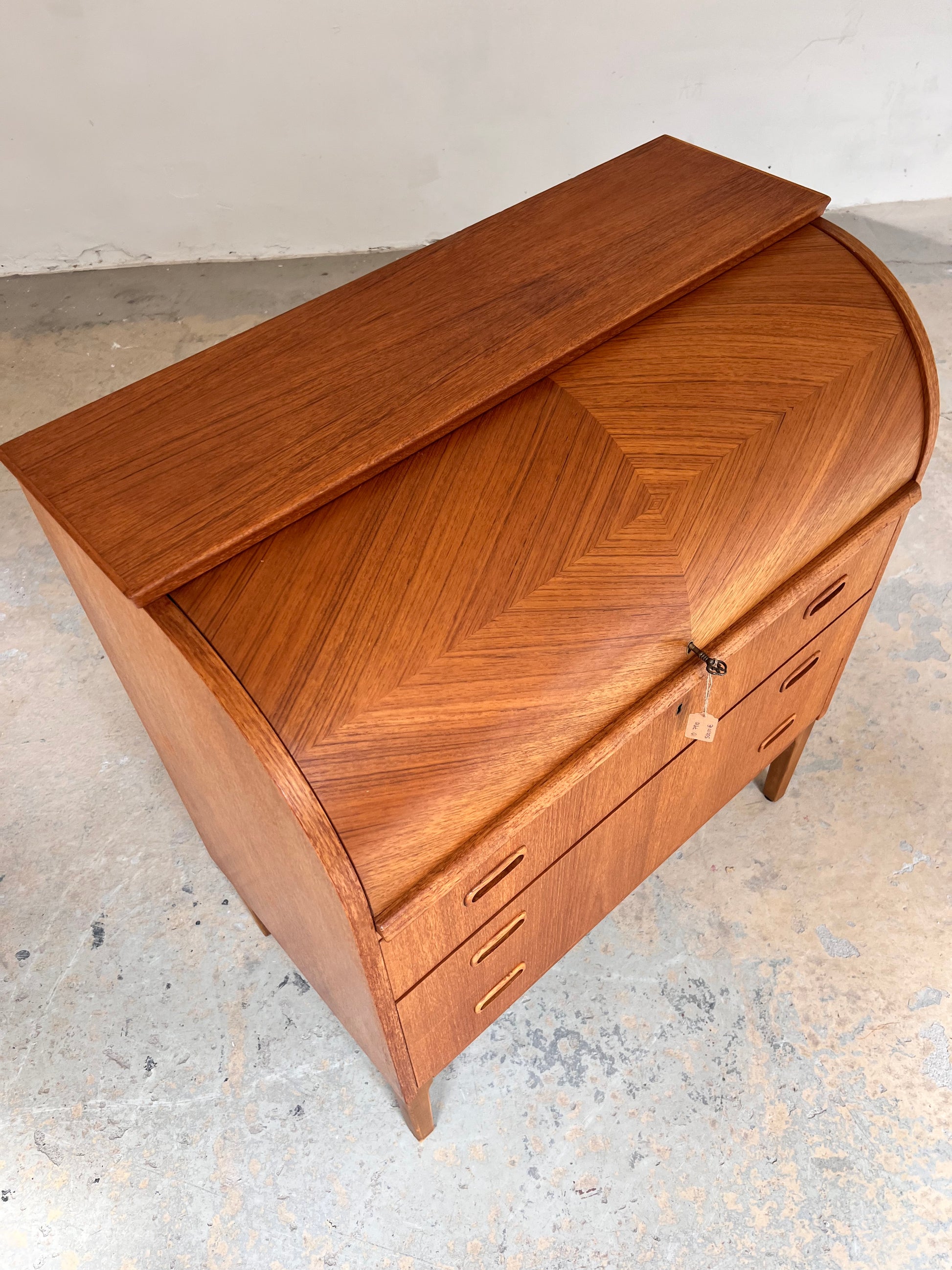 Sekretär Teak halbrund mit Schloss aus Dänemark