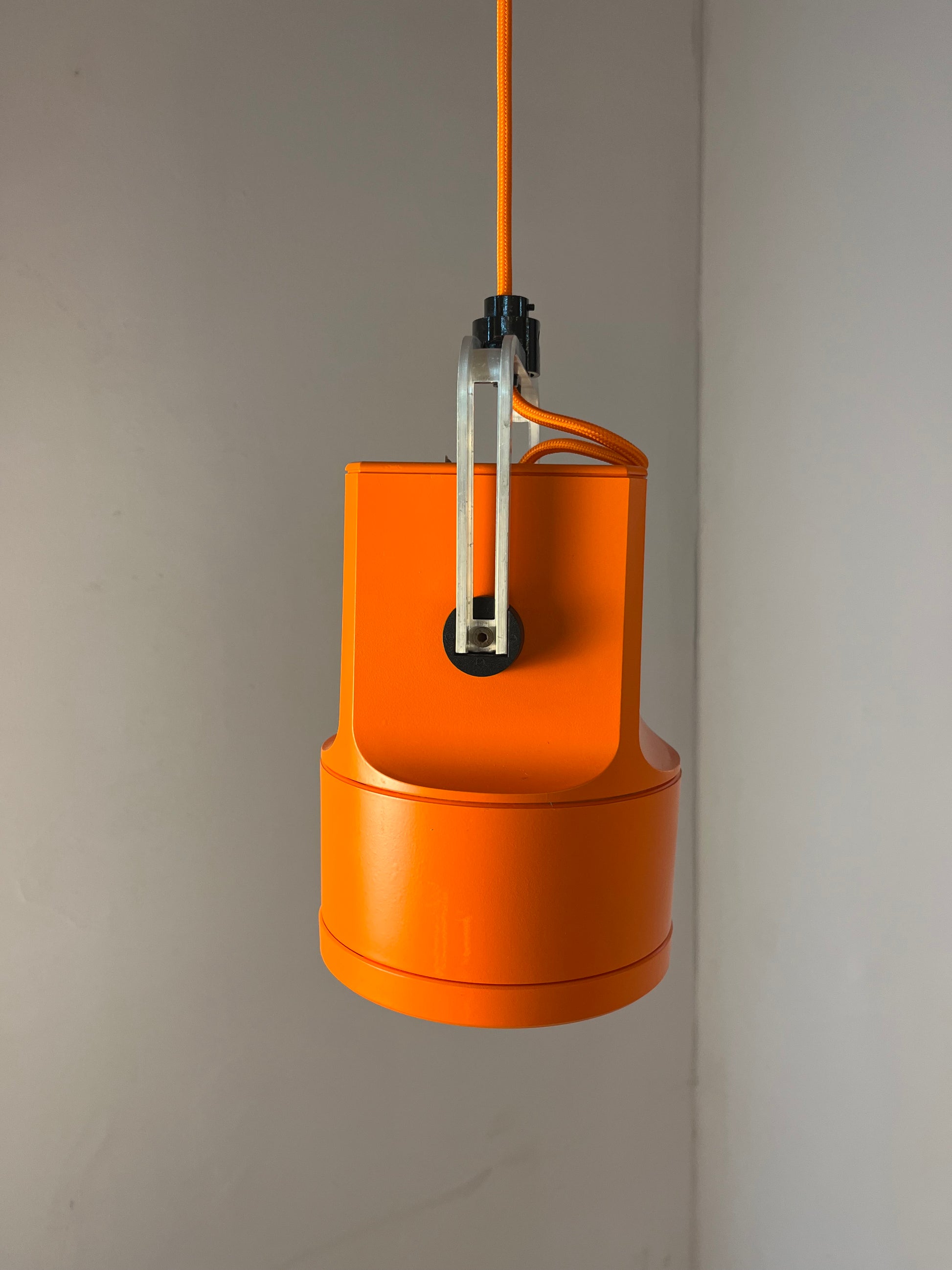 Strahler Unispot orange neu lackiert von Louis Poulsen