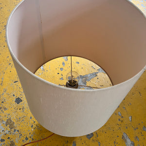 hohe Tischlampe Glas & Seide