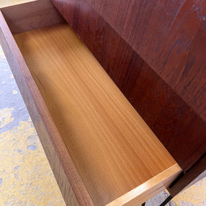 Kommode Nachtschrank Teak auf Hairpinlegs aus Dänemark