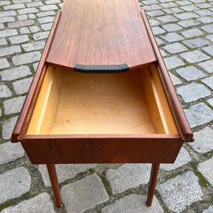 Beistelltisch / Nähkasten Teak aus Dänemark