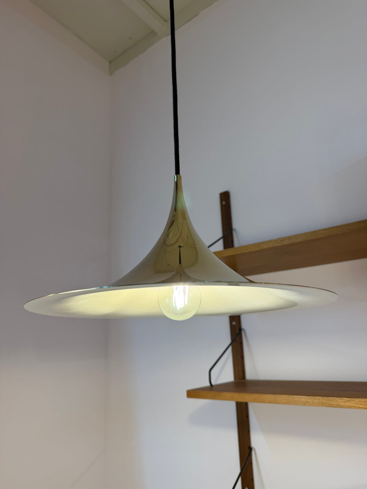 Trompetenlampe gold spiegelnd von Claus Bonderup & Torsten Thorup für Fog & Mørup