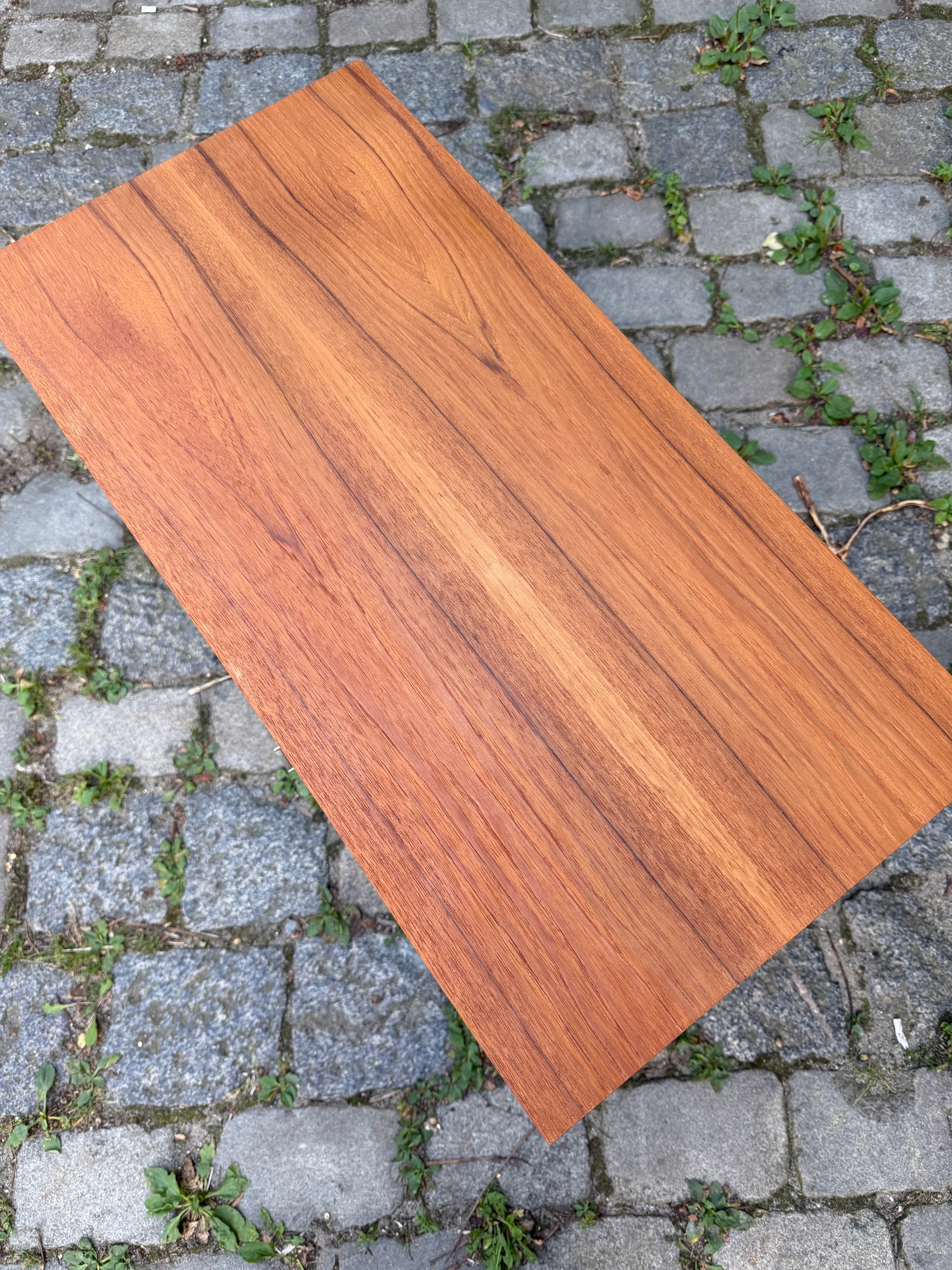 Kleines Sideboard mit Schloss & neuen Chromfüßen