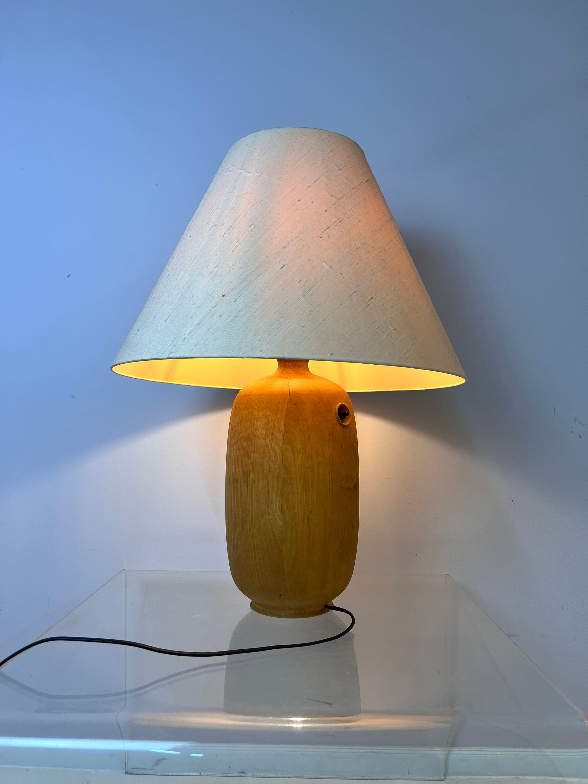 Tischlampe creme Massivholz von Dyrlund