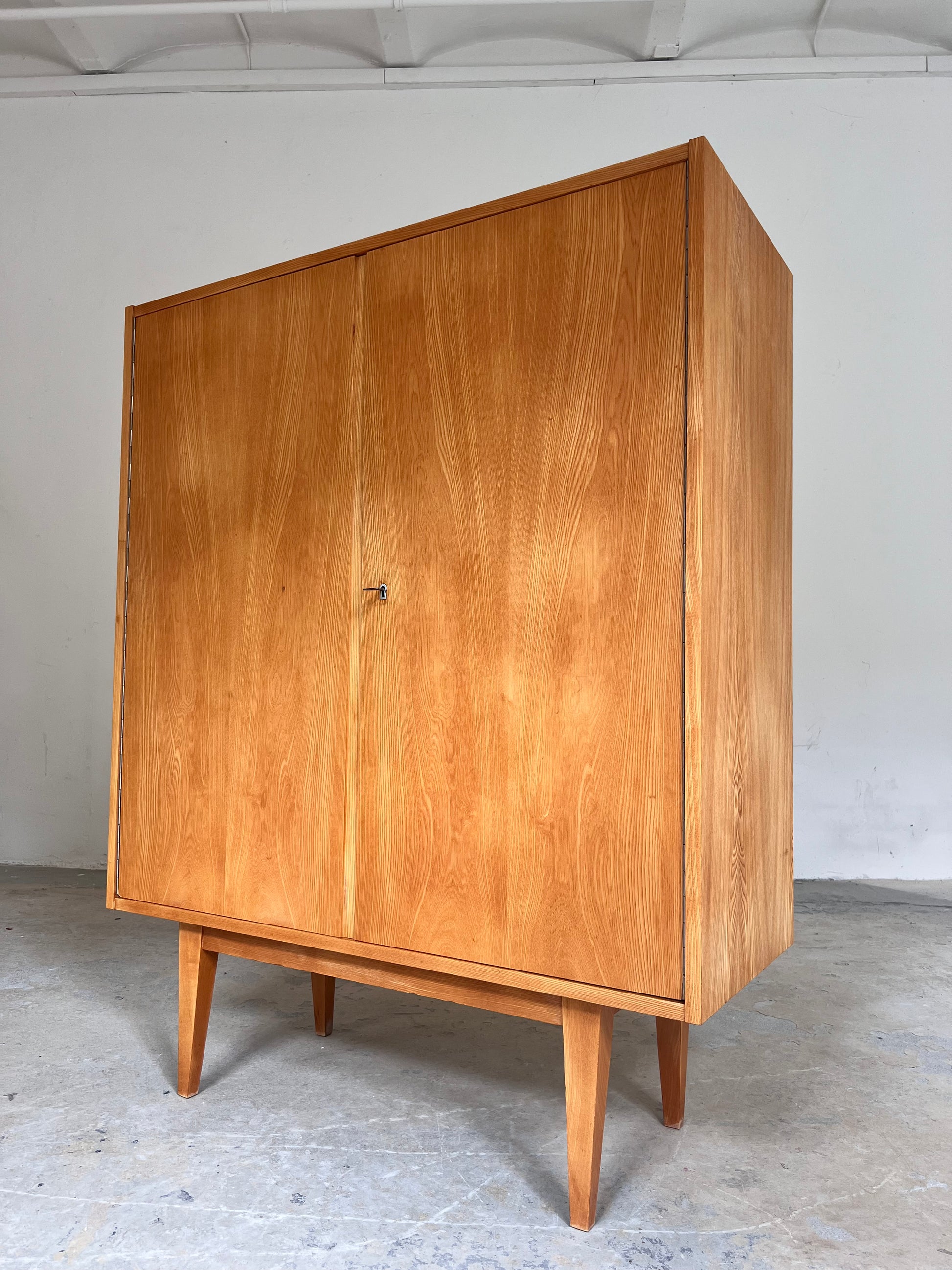Schrank Typ 602/B Esche von Franz Ehrlich für Hellerau