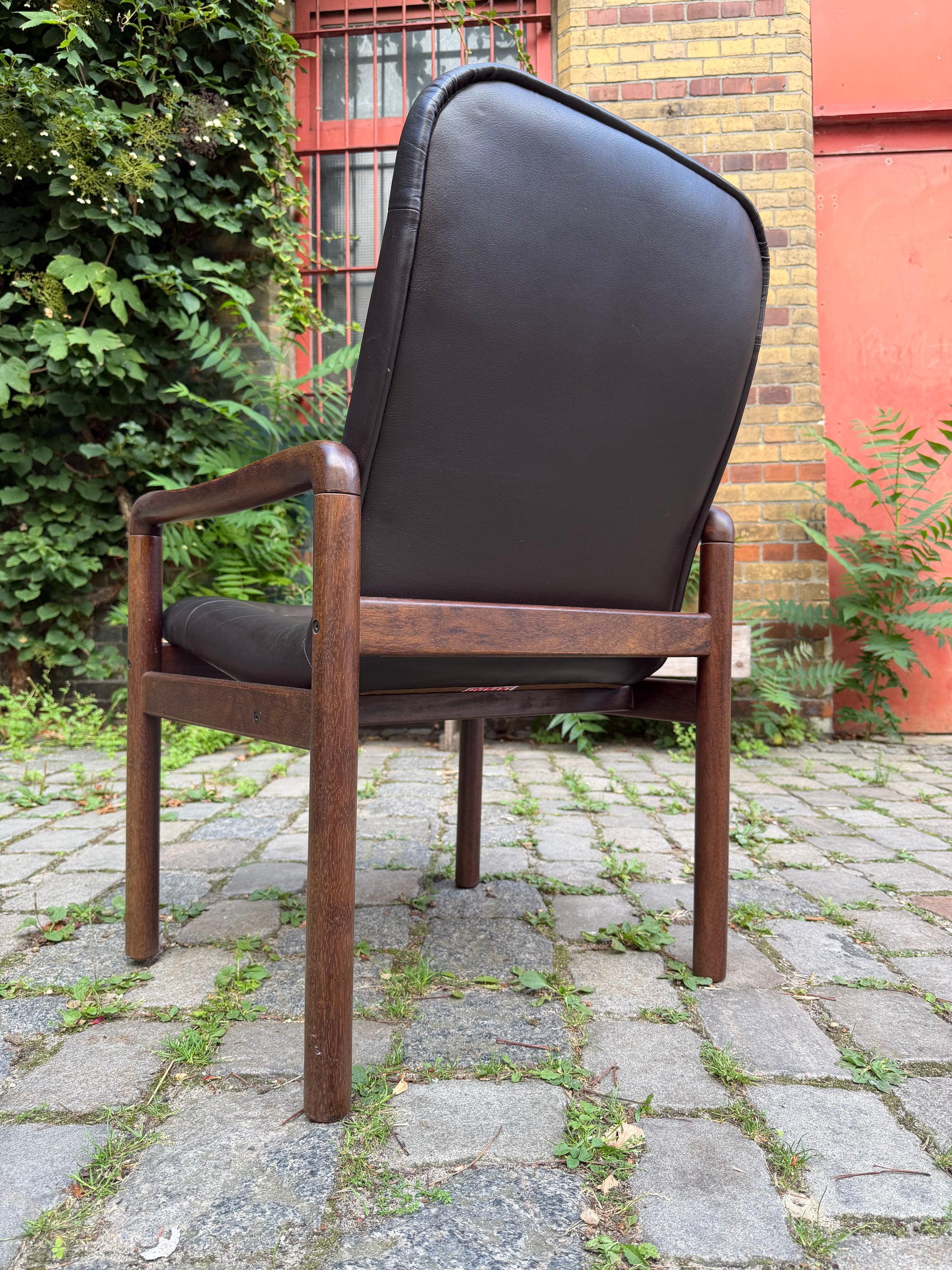 Sessel dunkelbraun Echtleder von Dyrlund