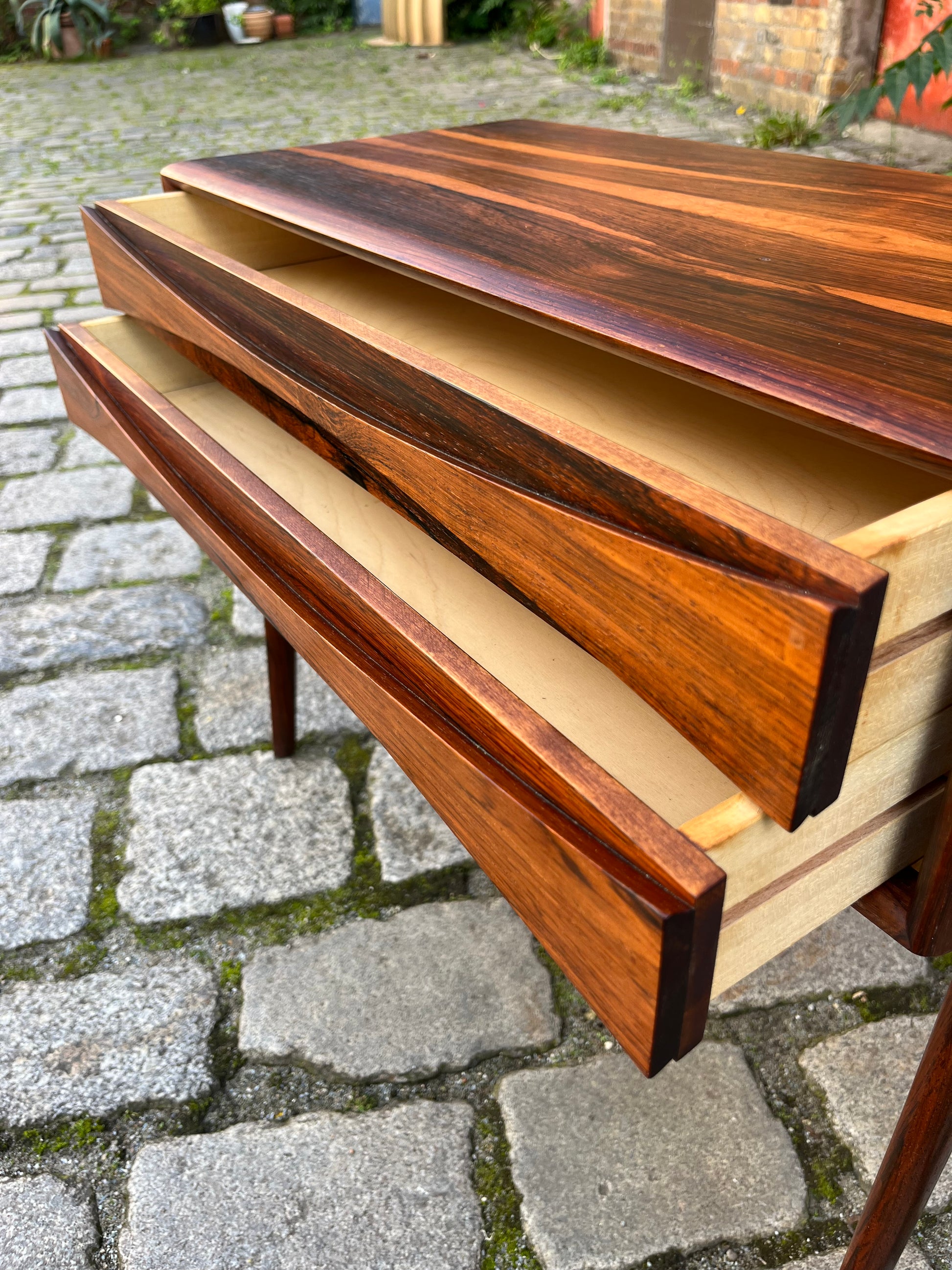 Beistelltisch Modell 6835  Palisander von Rimbert Sandholt für Glas & Trä