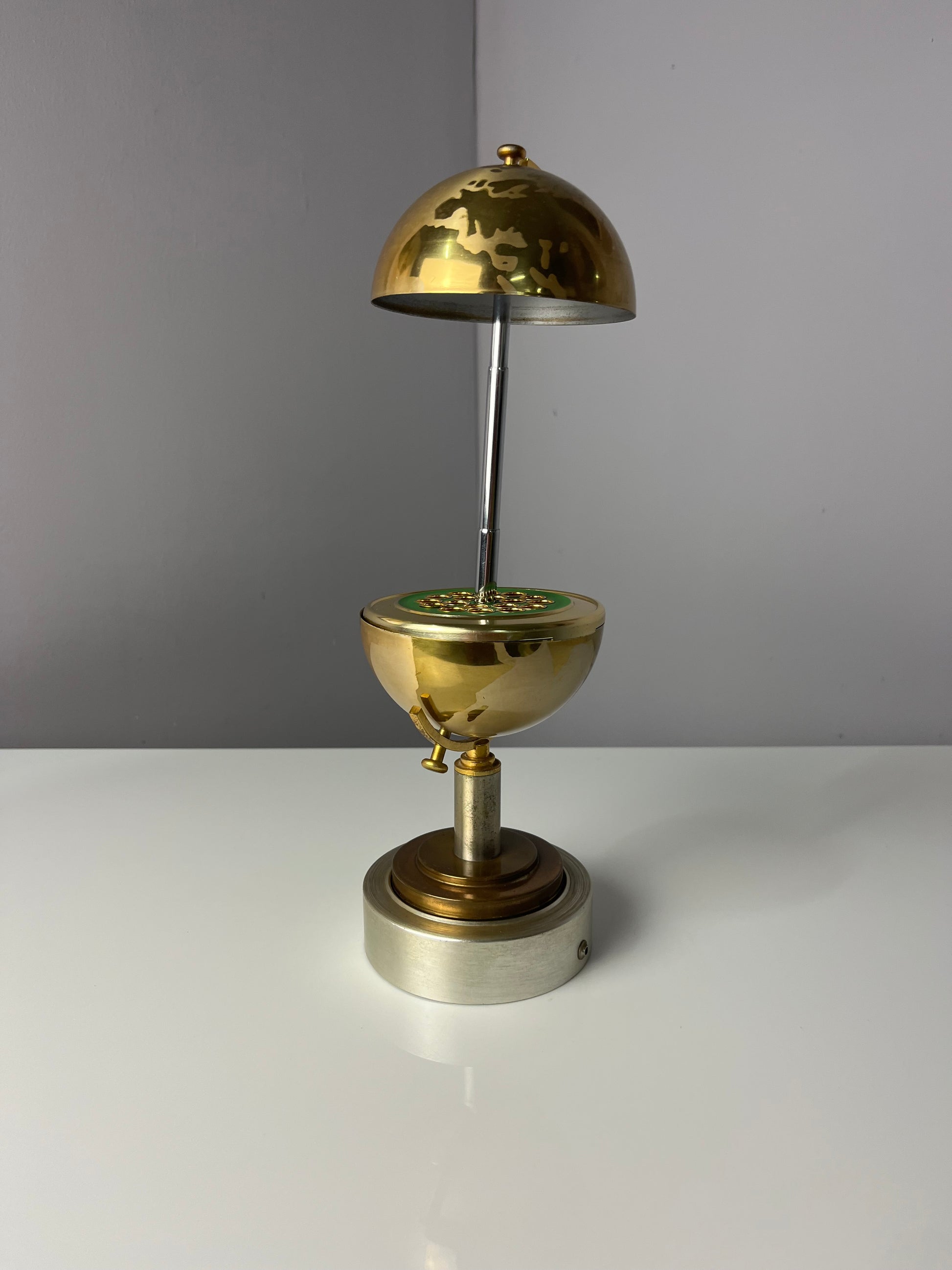 Zigarettenspender Globus mit Spieluhr