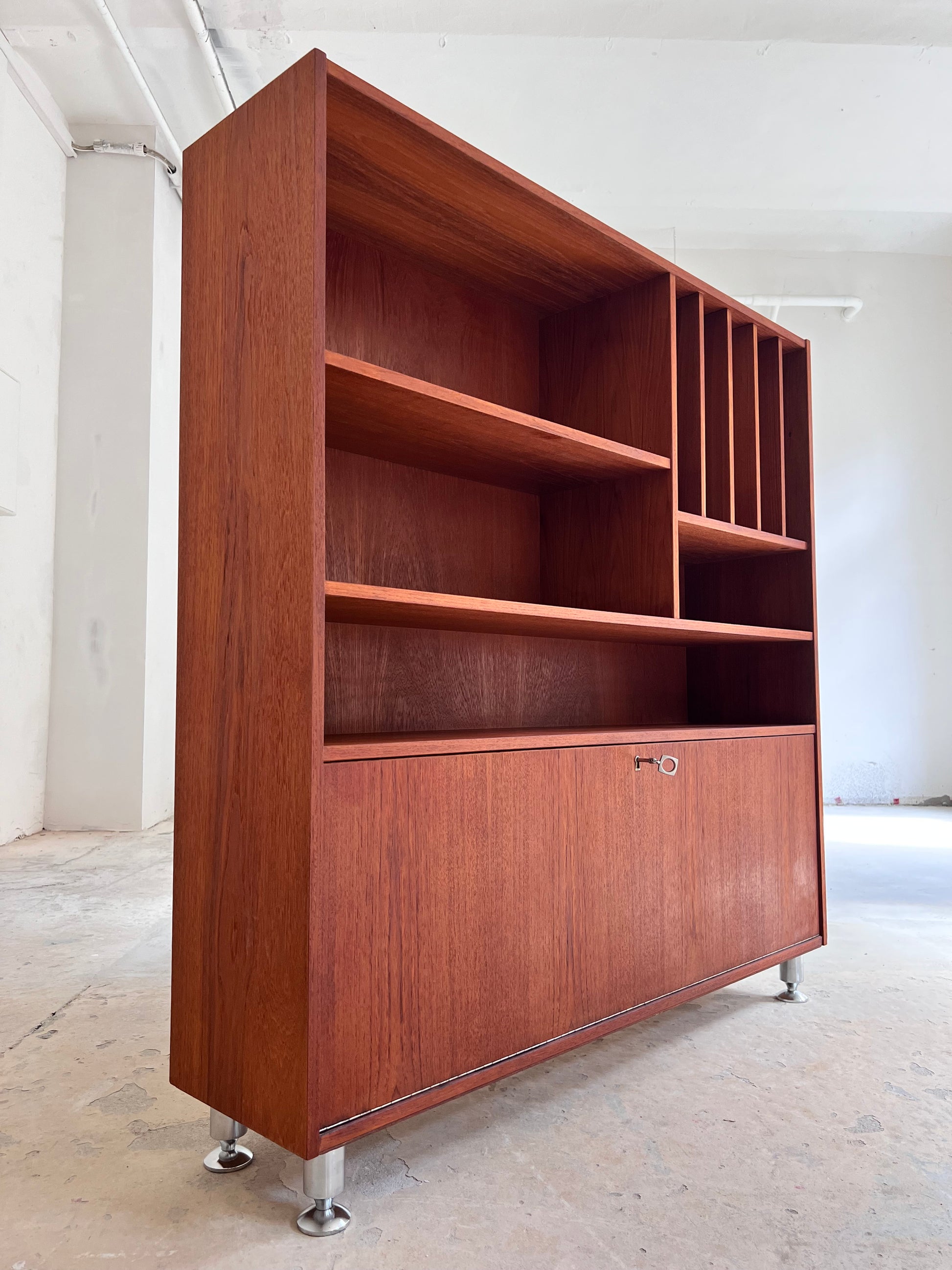 Bücherregal mit Klappfach Teak aus Dänemark