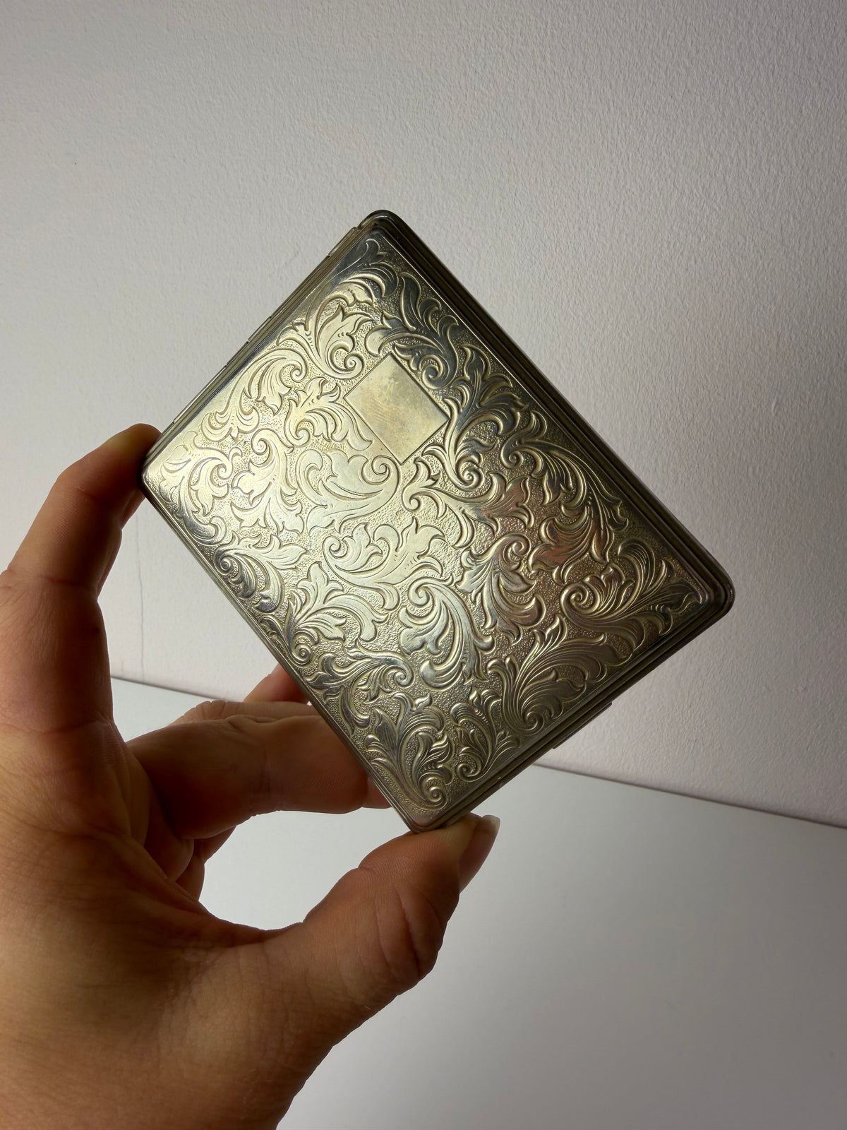 Zigarettenetui silber mit floraler Gravur