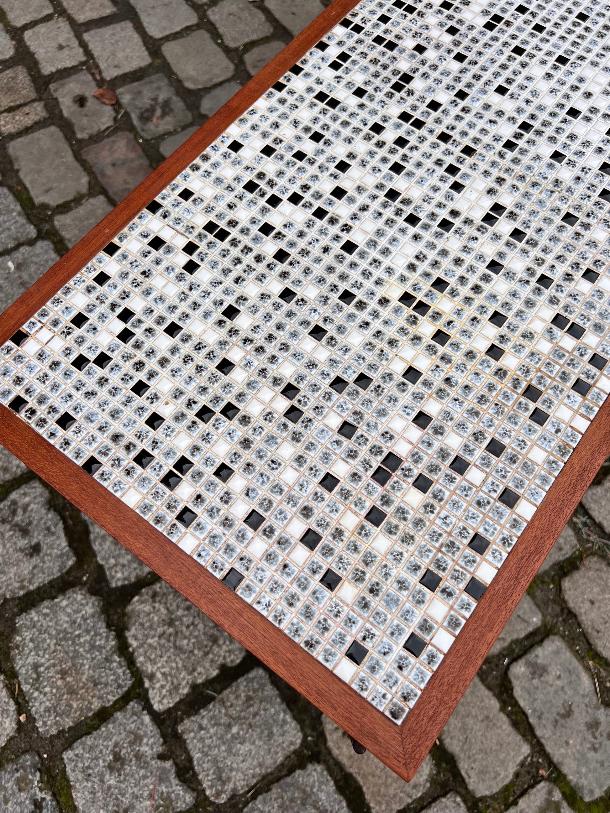 Sideboard Teak mit Fliesen und Schloss