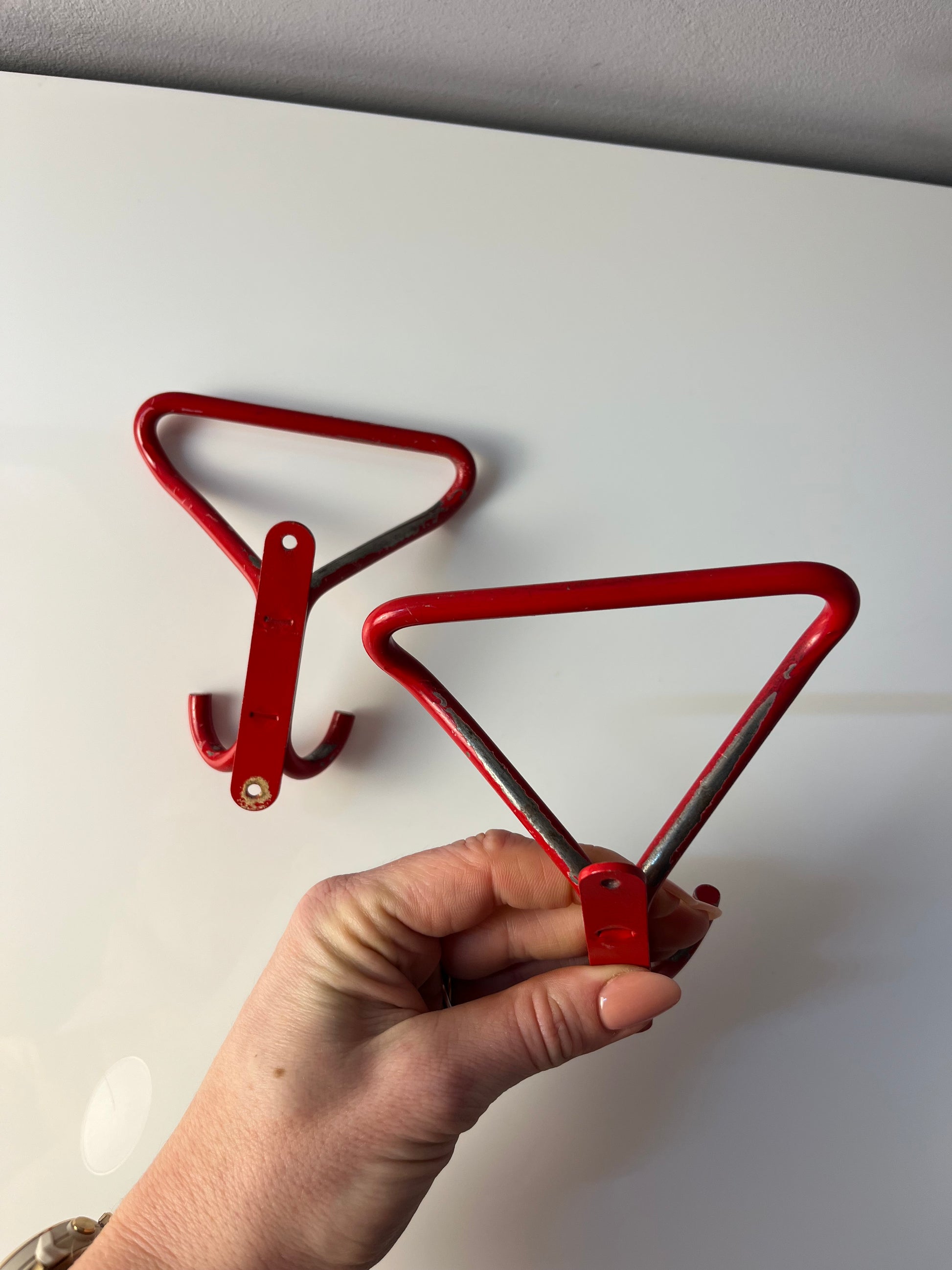 Set: 2x Wandhaken rot Metall