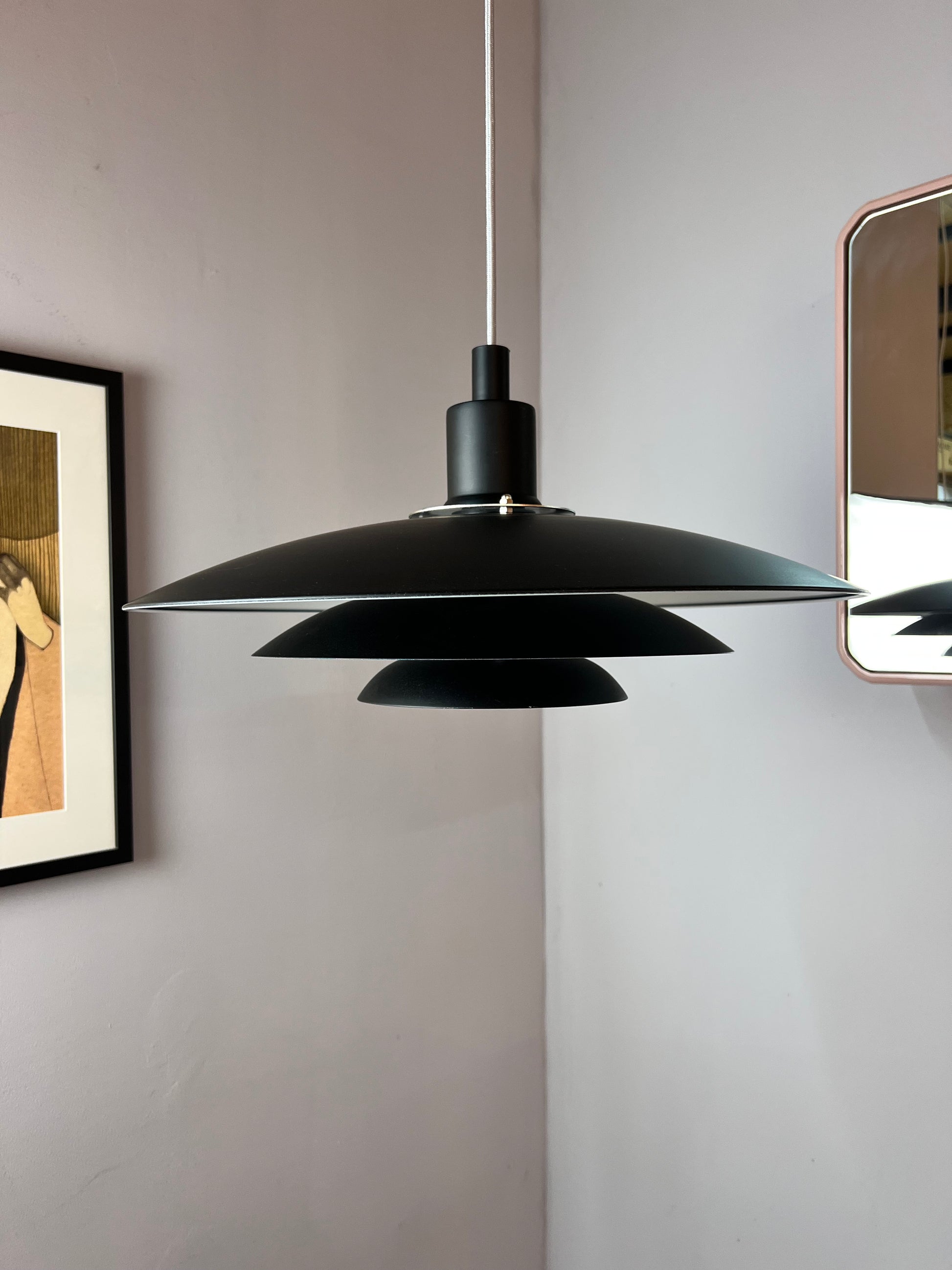 Lamellenlampe schwarz weiß aus Dänemark
