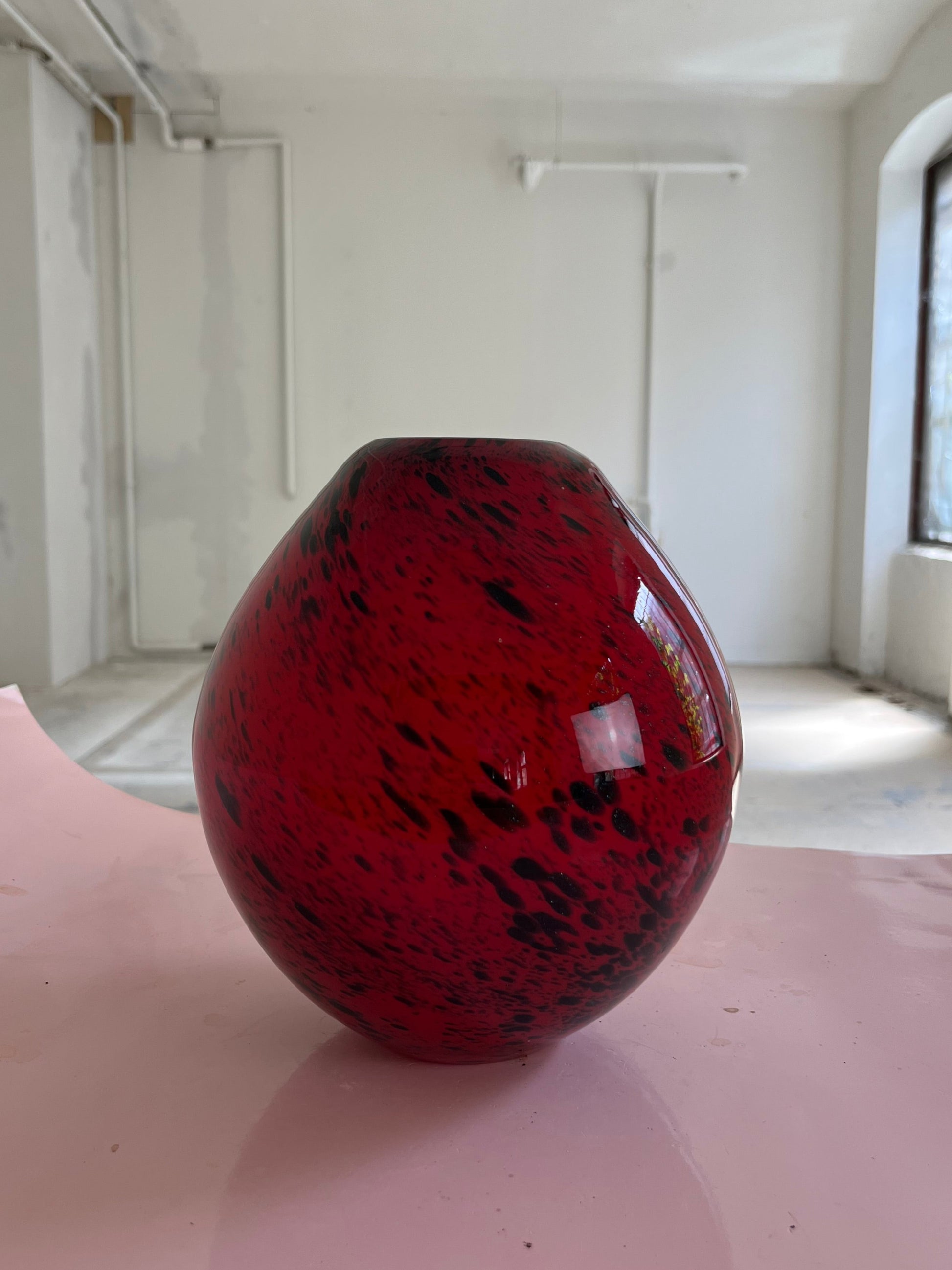 Vase rot schwarz Glas