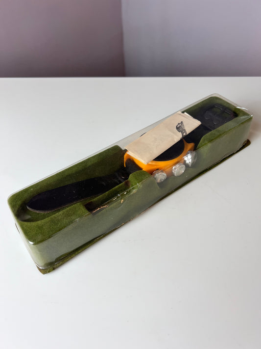 Wandradio in Form einer Armbanduhr