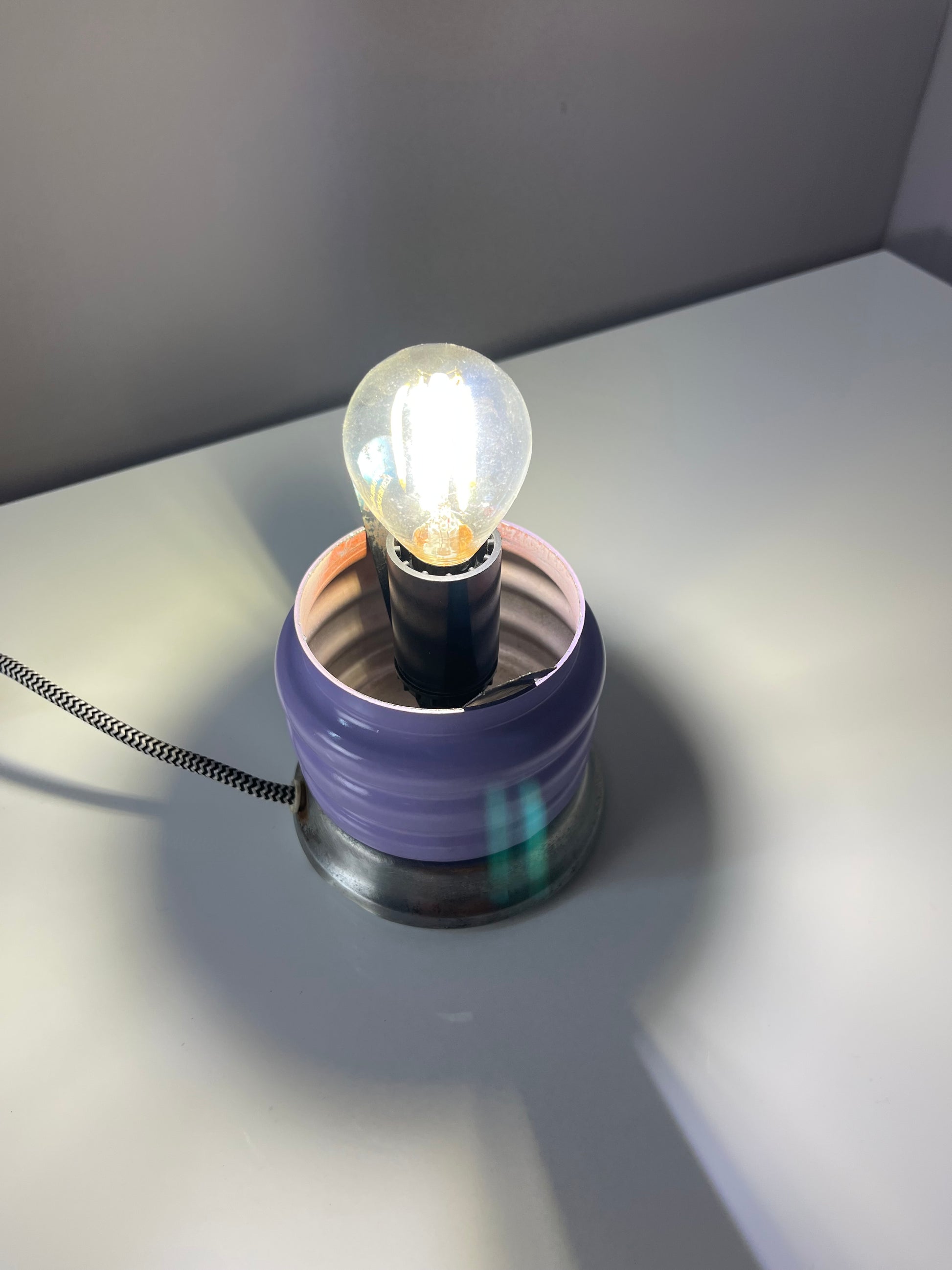 Mushroom Tischlampe flieder weiß Glas