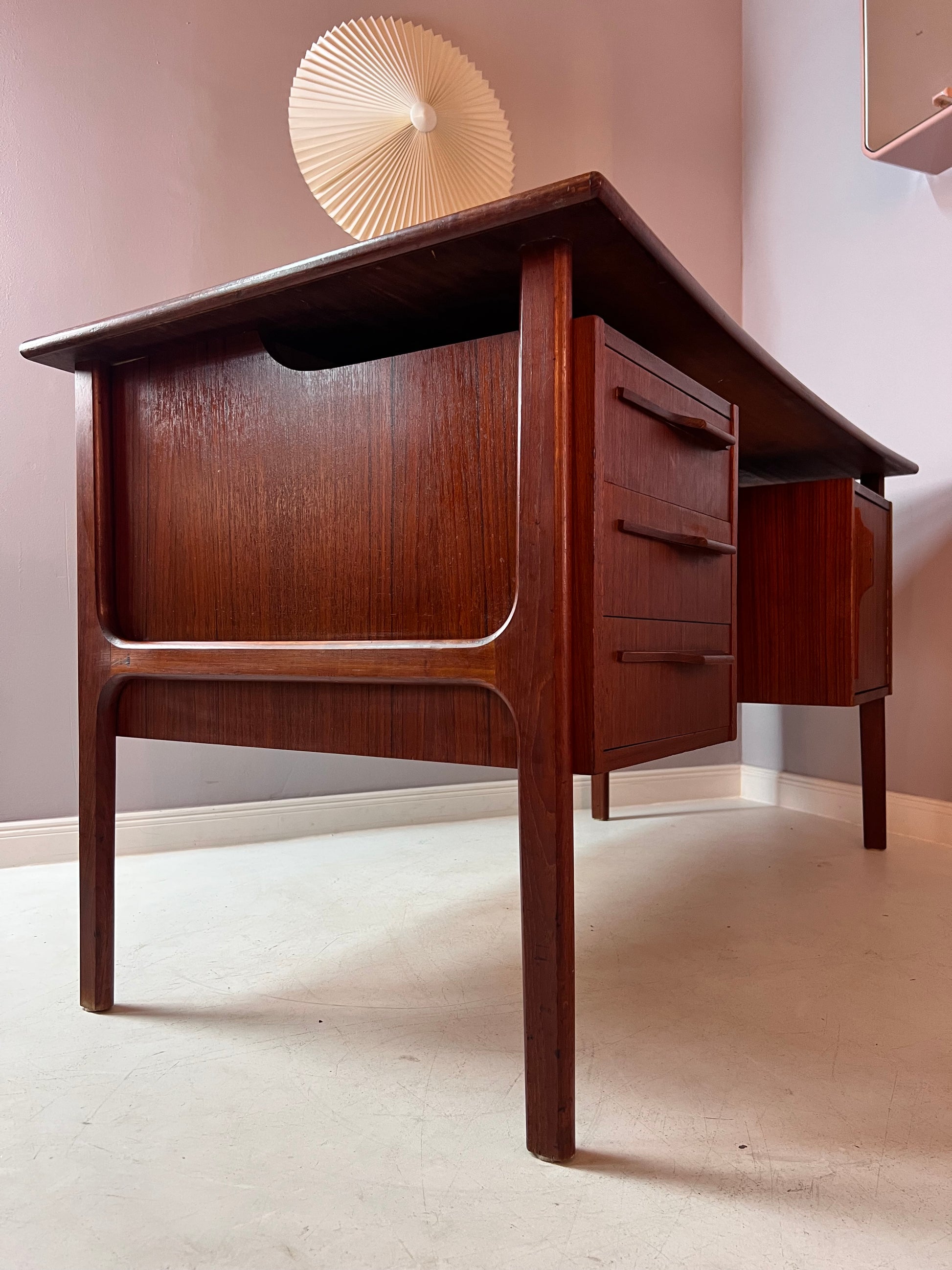 Schreibtisch „Boomerang“ Teak von IMHA Möbel