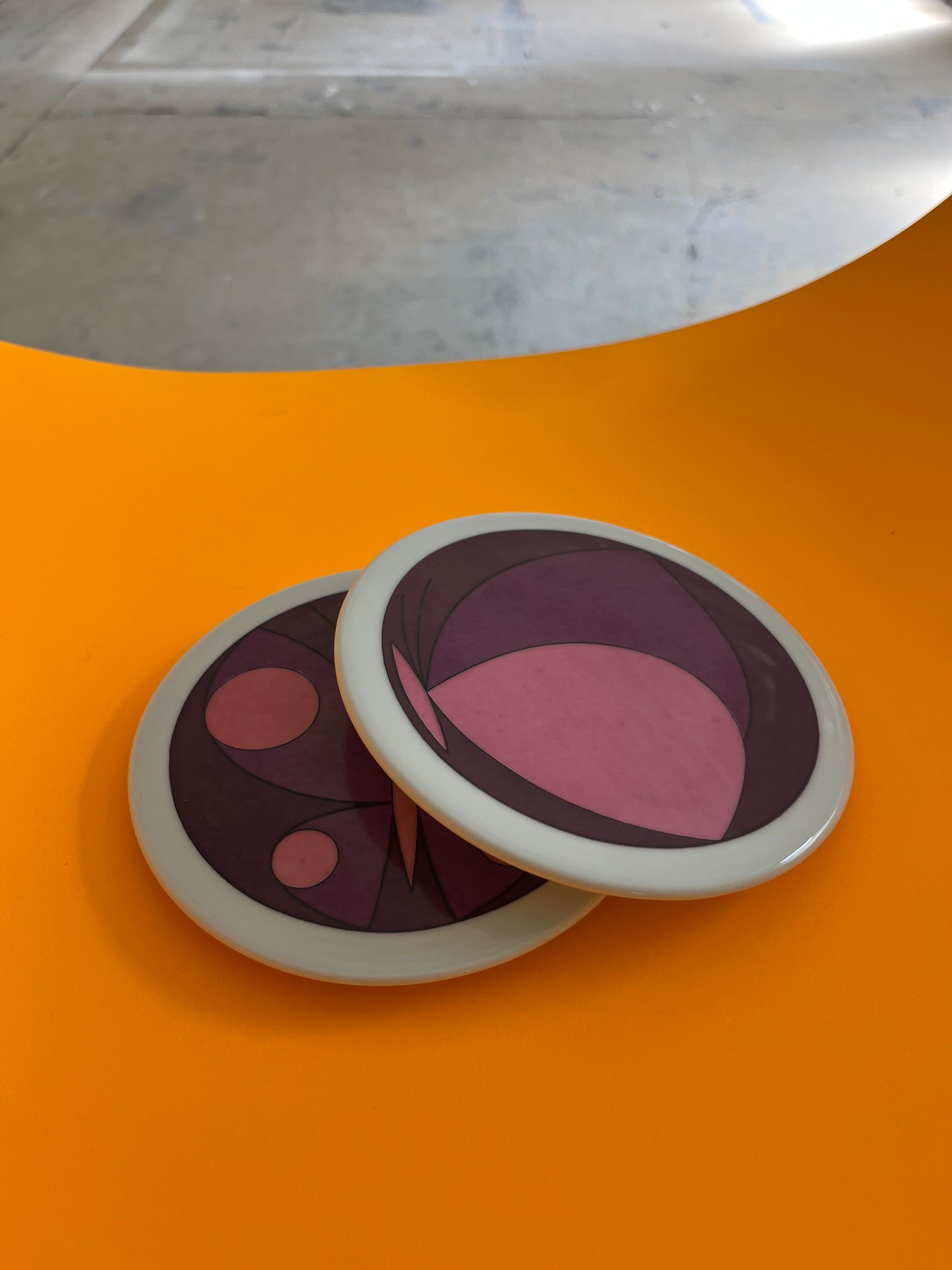 Set: 2x Sammelteller / Wandteller Schmetterlinge violett von Ib Antoni für Bing & Grøndahl