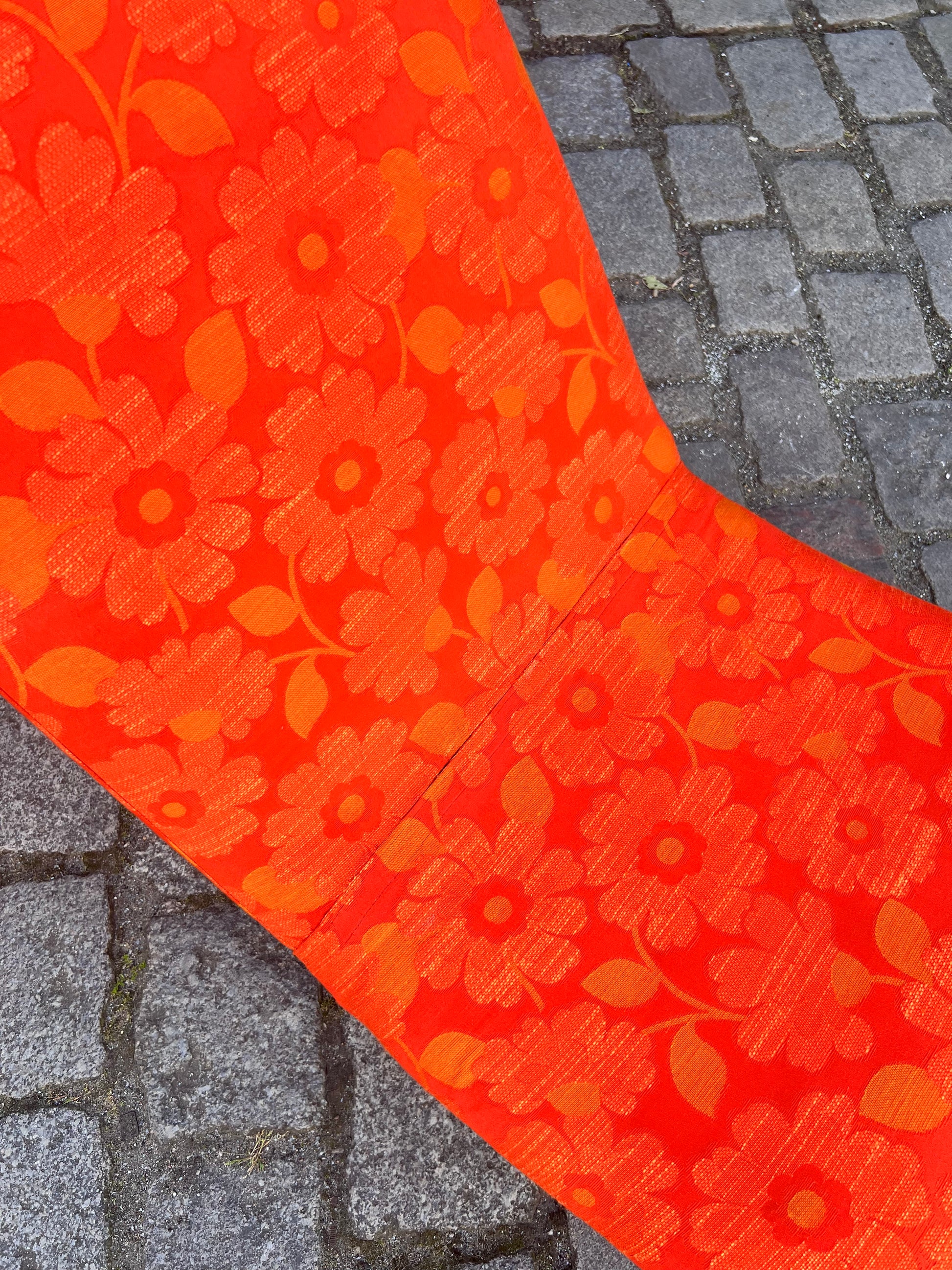 Sessel mit Tulpenfuß orange creme 70er