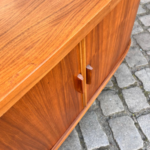 Eckbar Nussbaum mit drehbarem Regal