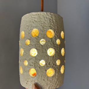 Hängelampe beige Keramik mit Glaseinsatz