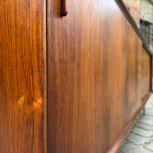 Sideboard Mahagoni mit Schiebetüren & Chromfüßen