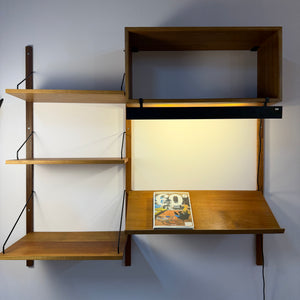 Wandregal Royal System Teak mit Lampe von Poul Cadovius