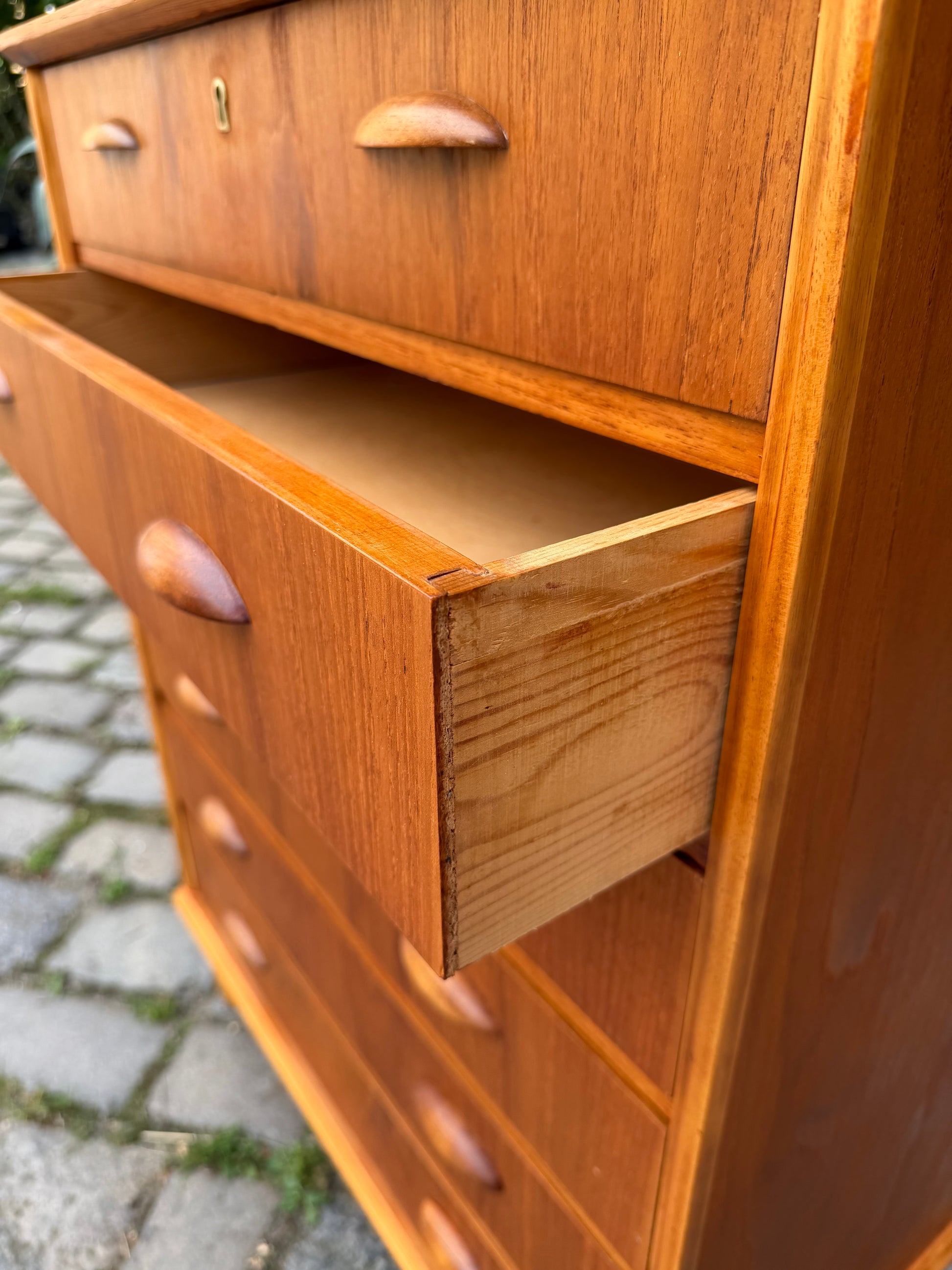 Kommode Teak mit Muschelgriffen aus Dänemark