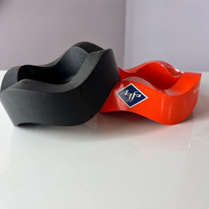 Set: 2 Aschenbecher schwarz rot von Walter Zeischegg für Helit
