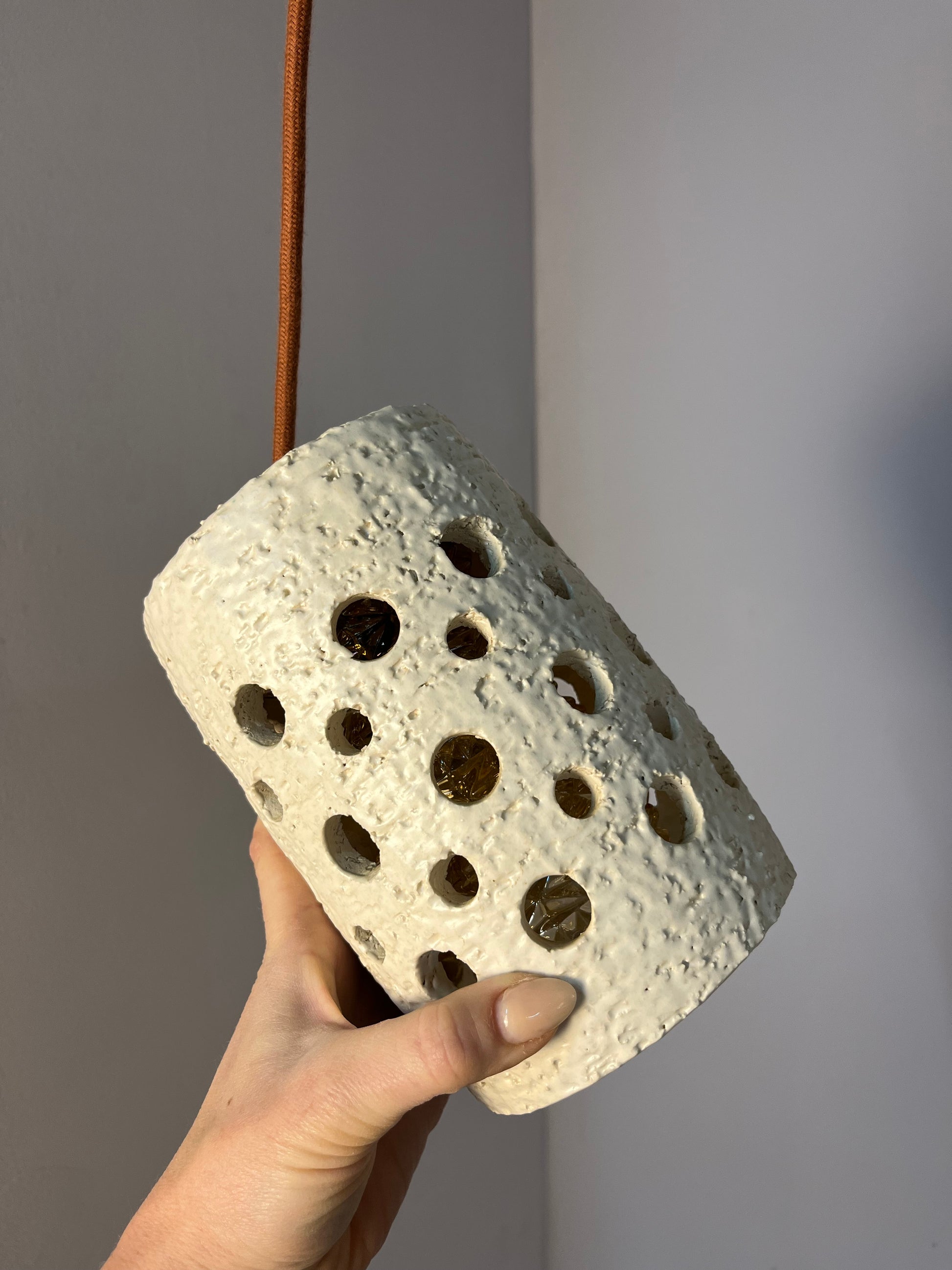 Hängelampe beige Keramik mit Glaseinsatz