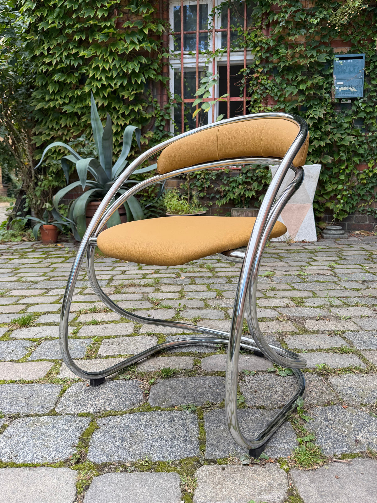 Freischwinger senfgelb neu gepolster Leder Chrom