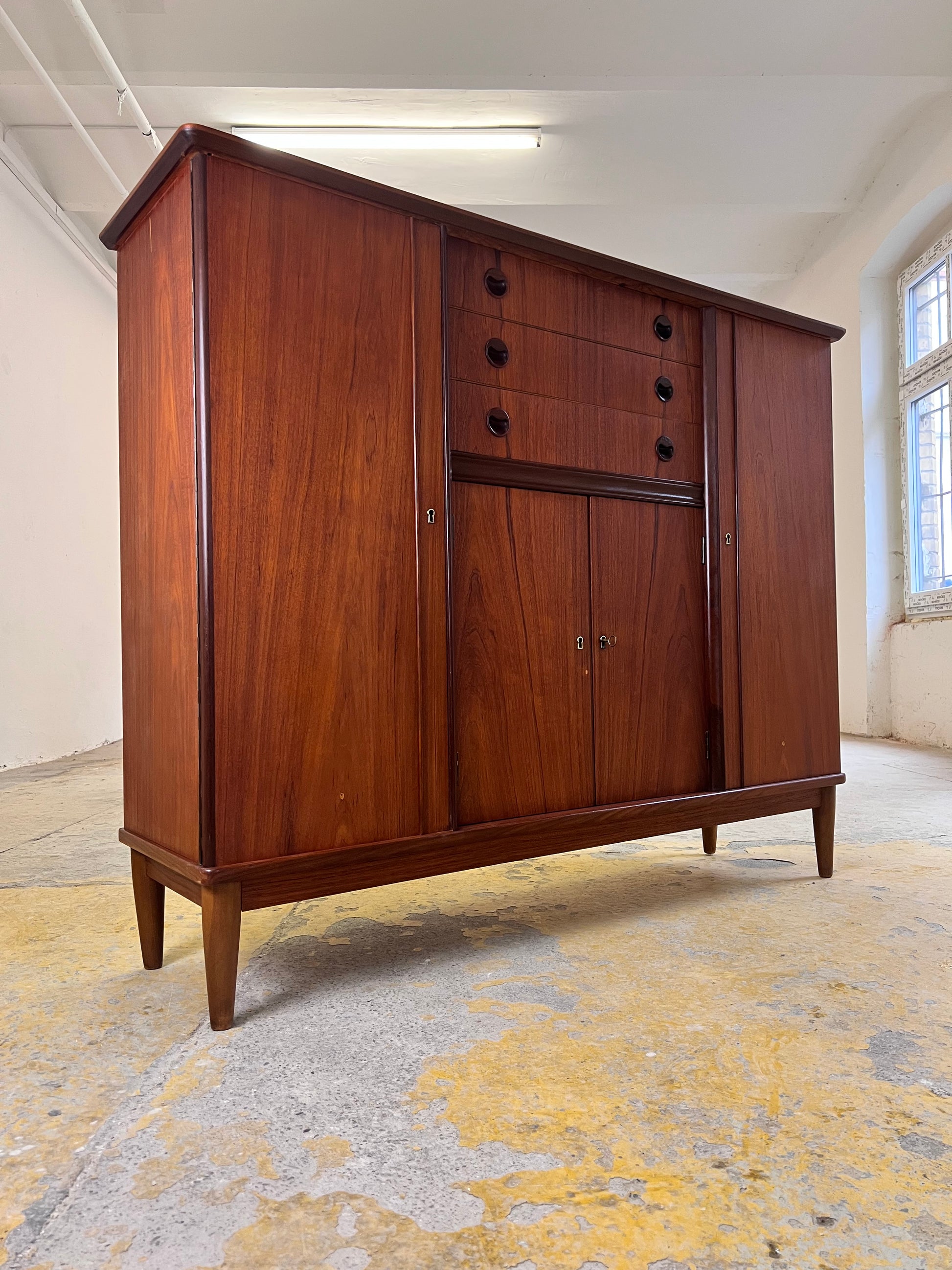 Highboard / Flurschrank Teak aus Dänemark
