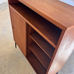 Schrank Teak mit Schiebetüren aus Dänemark