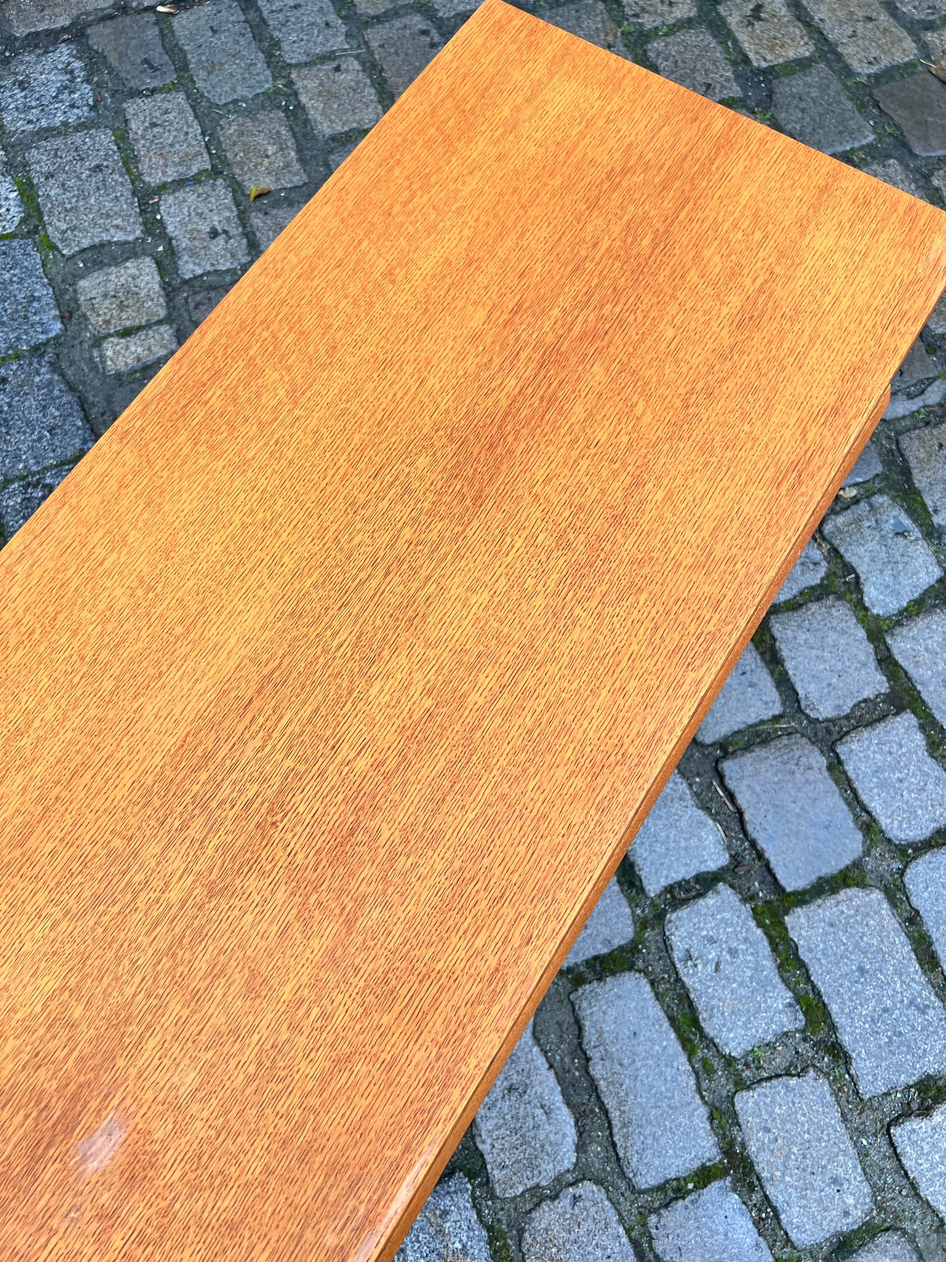 Kommode Eiche mit schwarzen Beinen