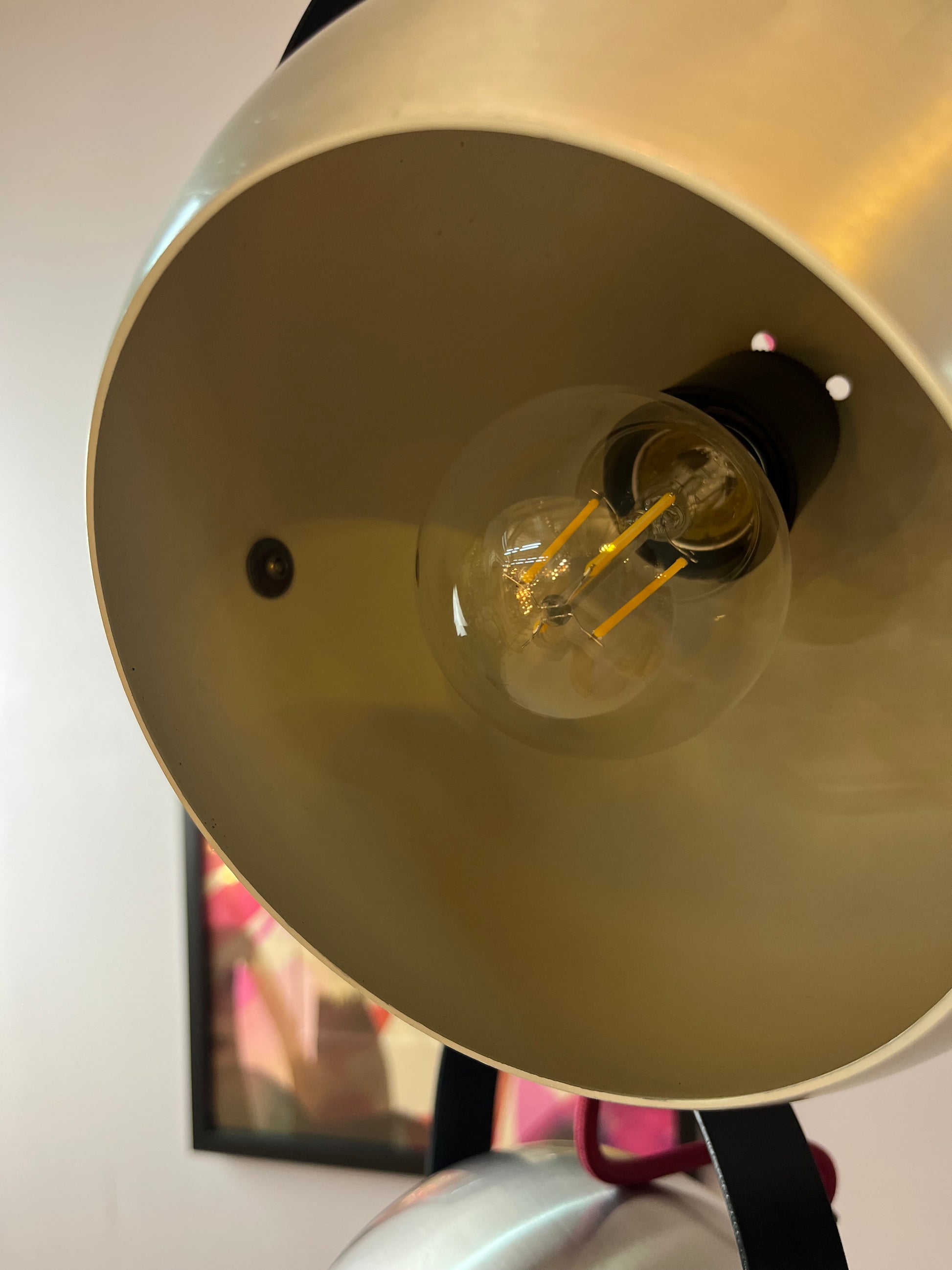 Kugellampe mit Kippmechanismus silber schwarz