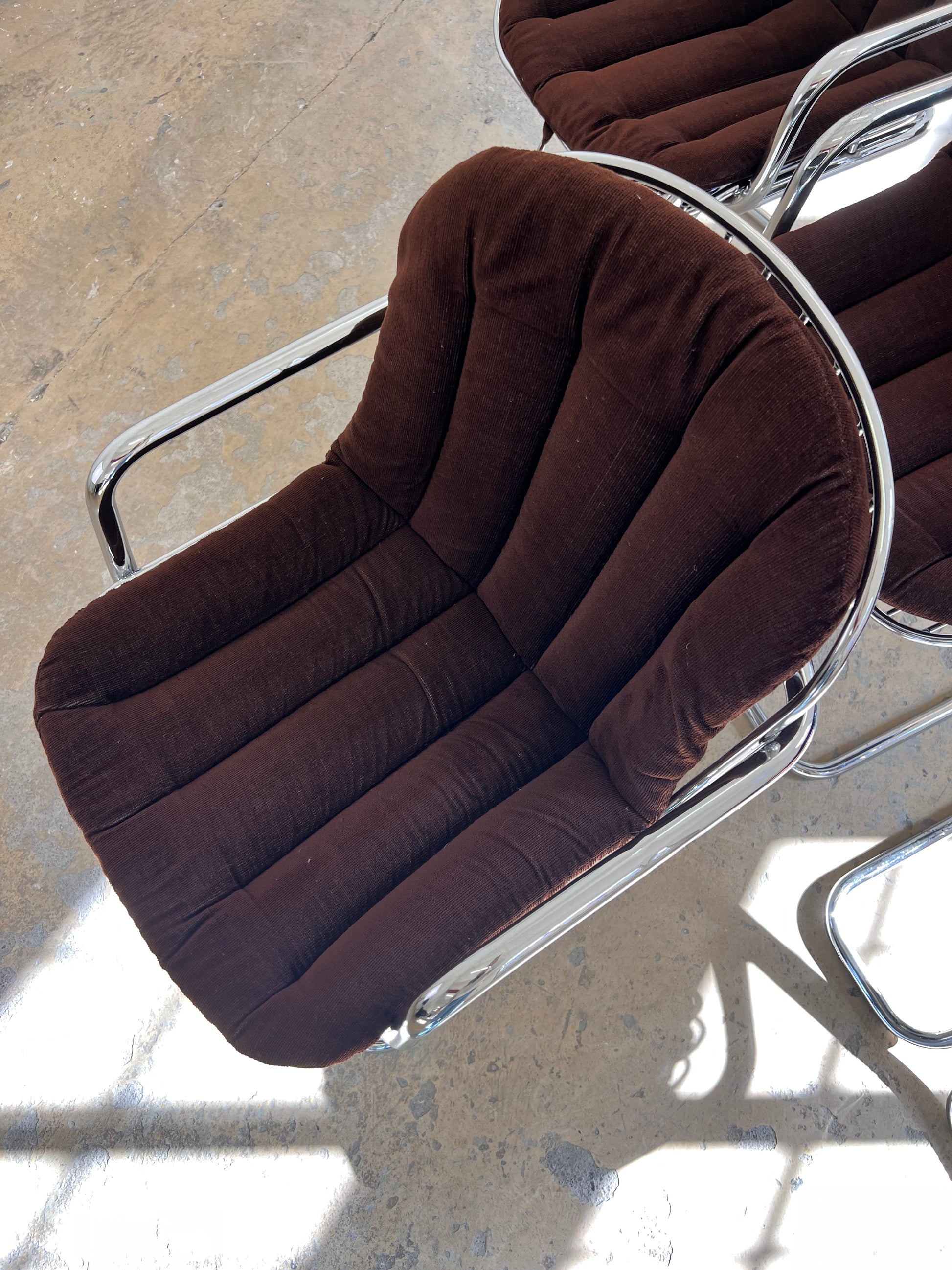 Freischwinger Chrom mit braunem Sitzkissen von Gastone Rinaldi für Rima