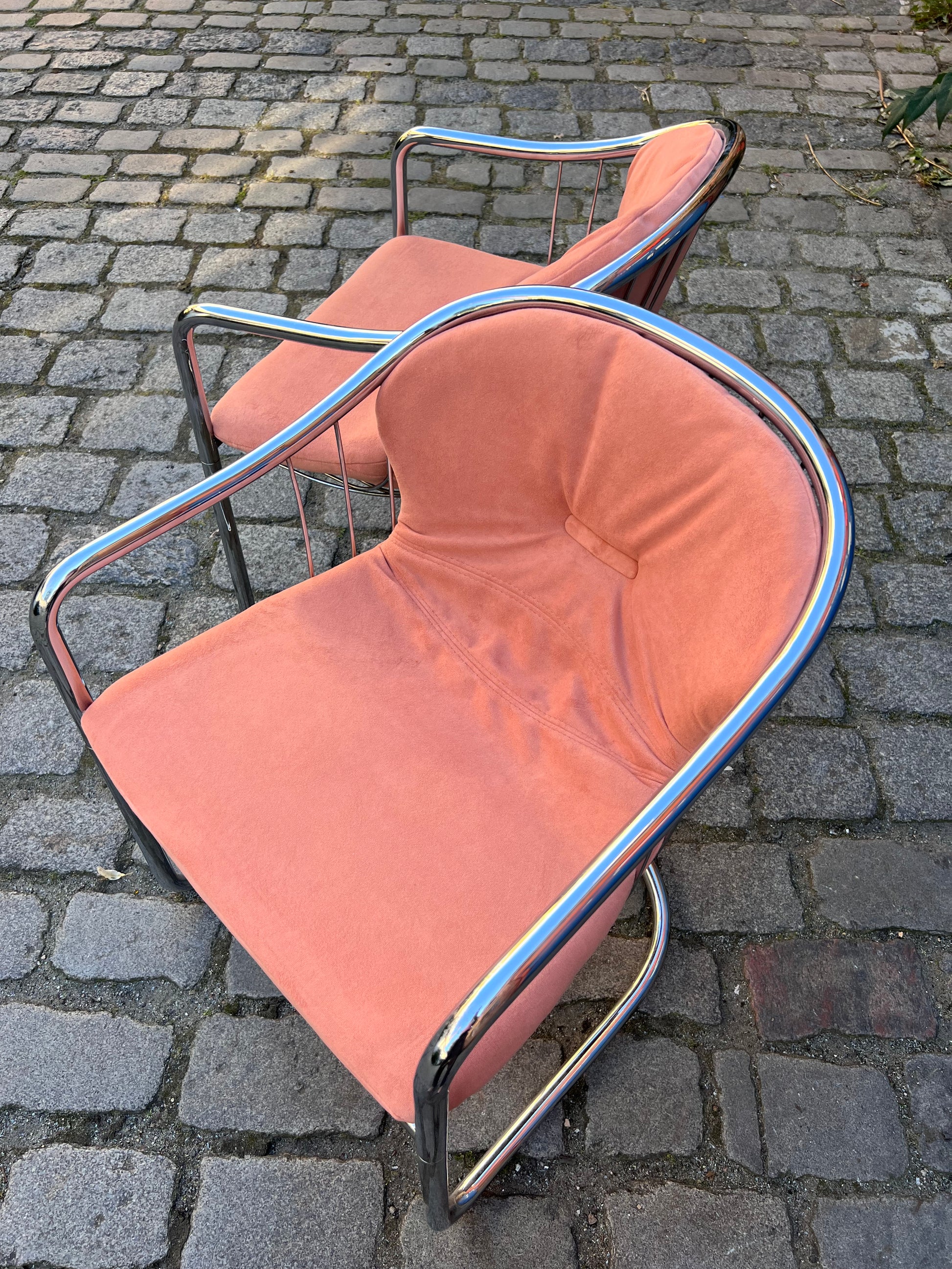 Set: 2x Freischwinger rosa Chrom von Gastone Rinaldi - neu gepolstert
