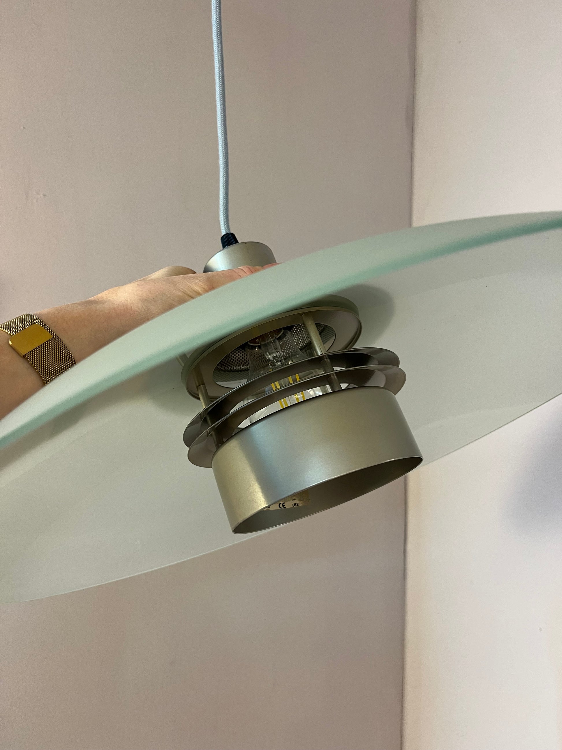 Lamellenlampe Milchglas von von Dana Light
